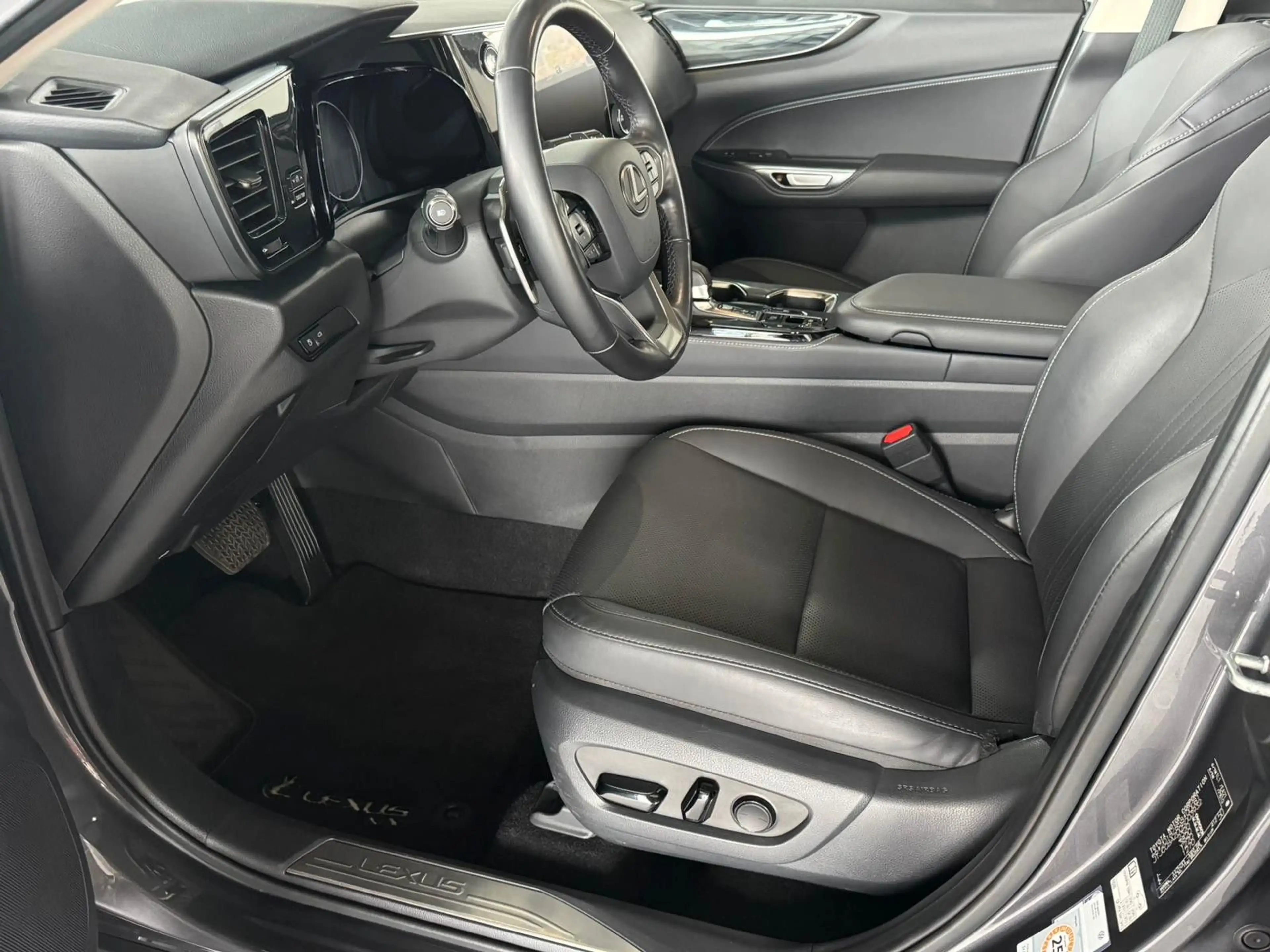 Lexus NX 350h *Navi&Kame.*Leder*AHK.LED — photo 7