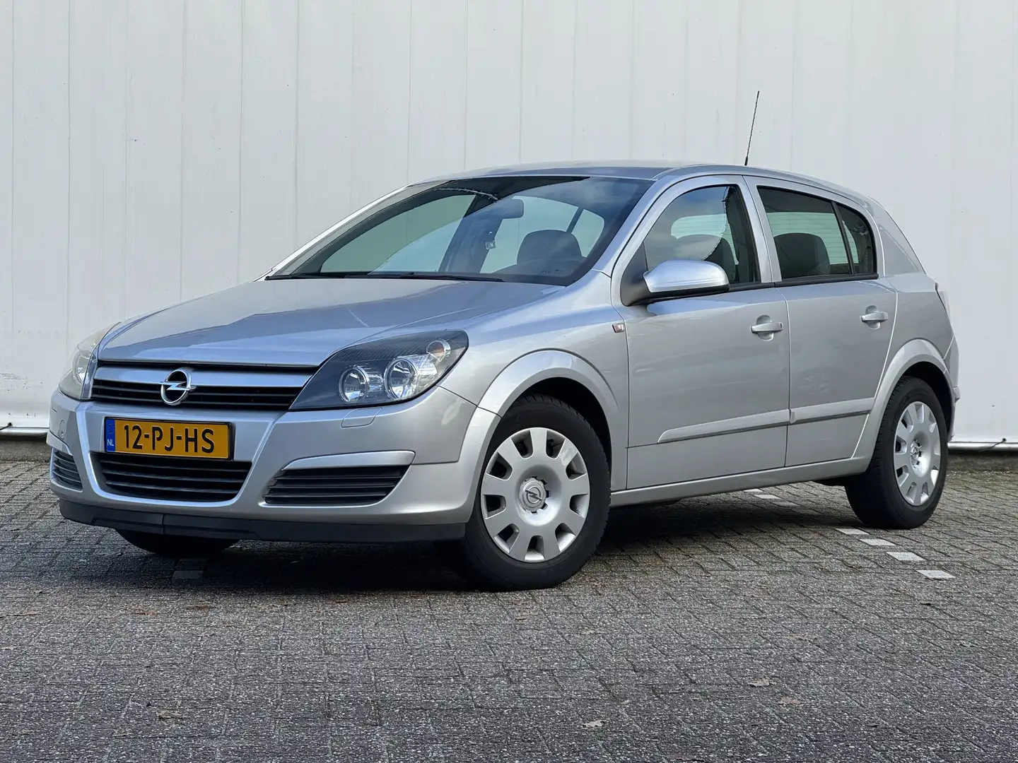 Opel Astra 1.4 Enjoy Grijs - 1