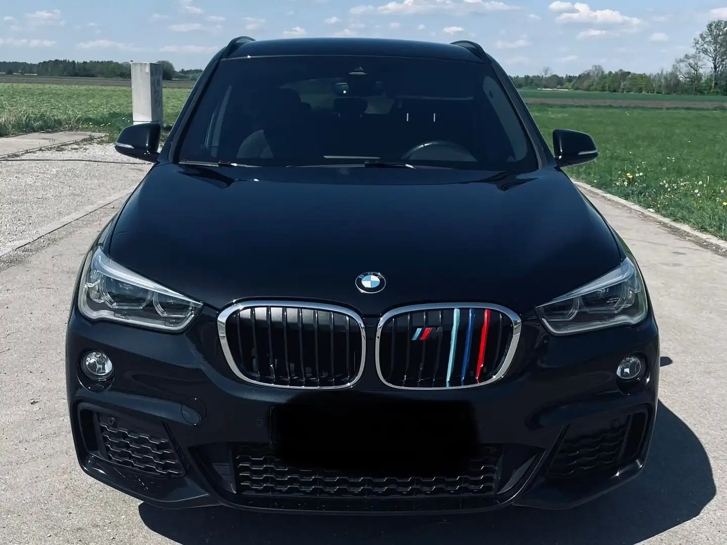 BMW X1 X1 sDrive18d M Sport Schwarz - 1