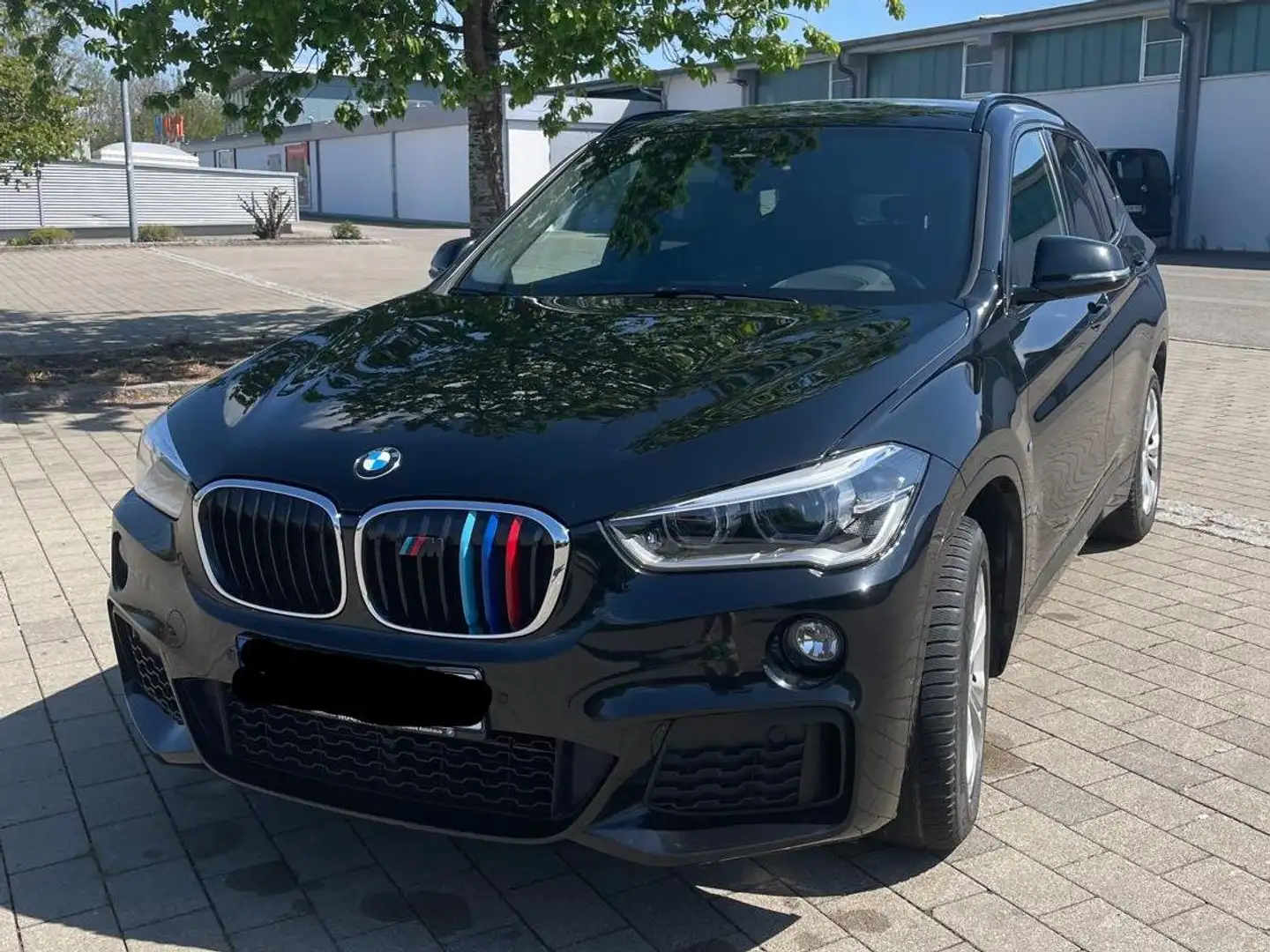 BMW X1 X1 sDrive18d M Sport Schwarz - 2