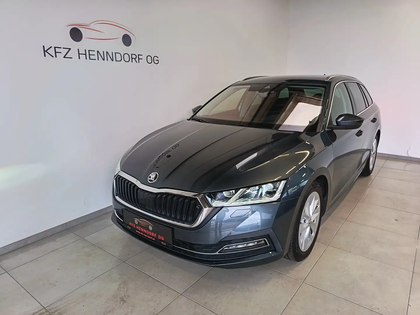Skoda Octavia Combi 2,0 TDI Style DSG Grau - 1