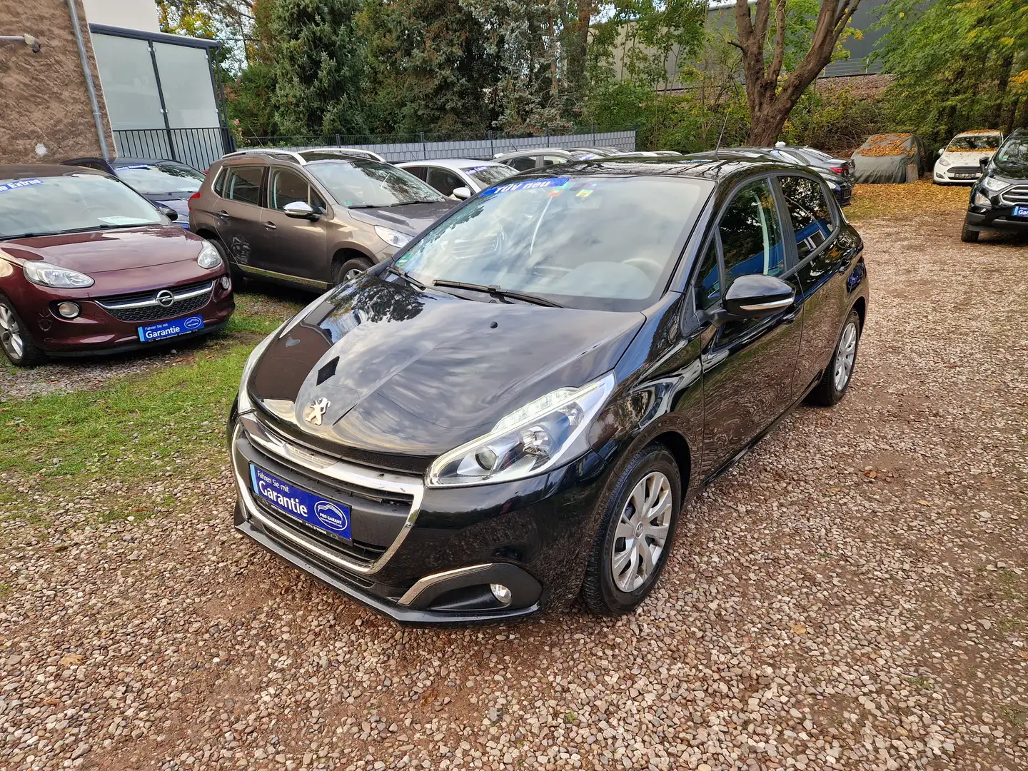 Peugeot 208 1.2 Klima 94Tkm Sitzhzg 2Hnd Tempom Scheckh PDC Noir - 1