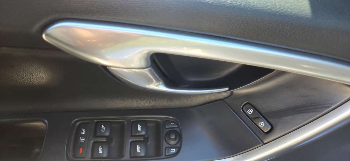 2017 Volvo XC60 NO ACCIDENTS | AWD | SUNROOF | HEATED SEATS thumb 37