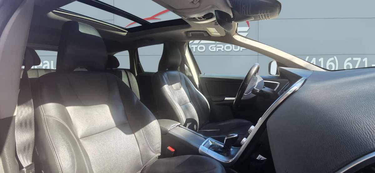 2017 Volvo XC60 NO ACCIDENTS | AWD | SUNROOF | HEATED SEATS thumb 21