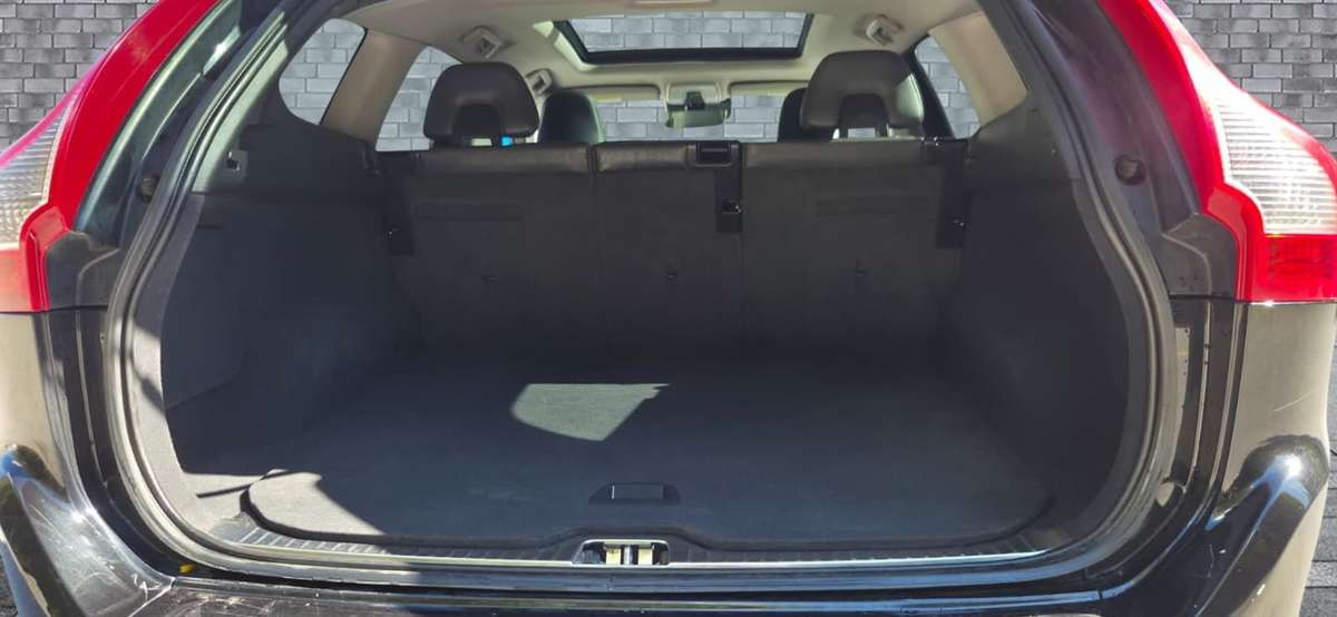 2017 Volvo XC60 NO ACCIDENTS | AWD | SUNROOF | HEATED SEATS thumb 23