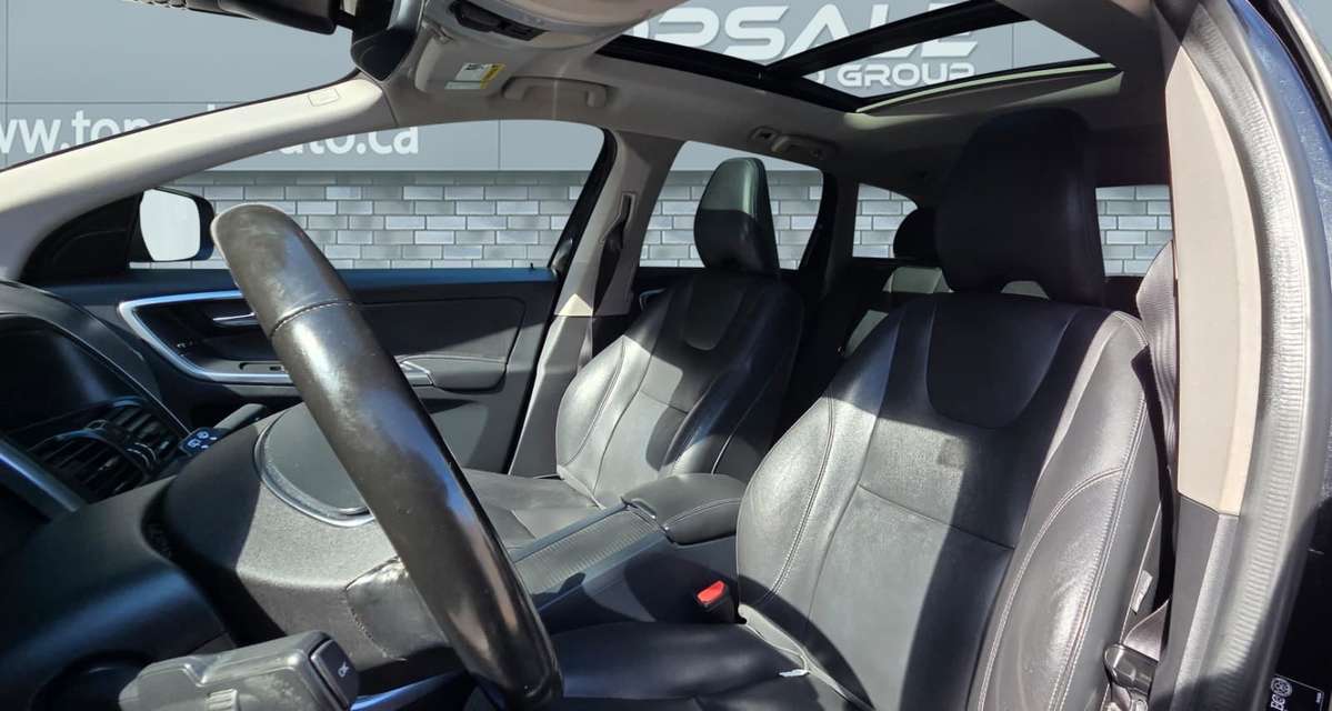 2017 Volvo XC60 NO ACCIDENTS | AWD | SUNROOF | HEATED SEATS thumb 18