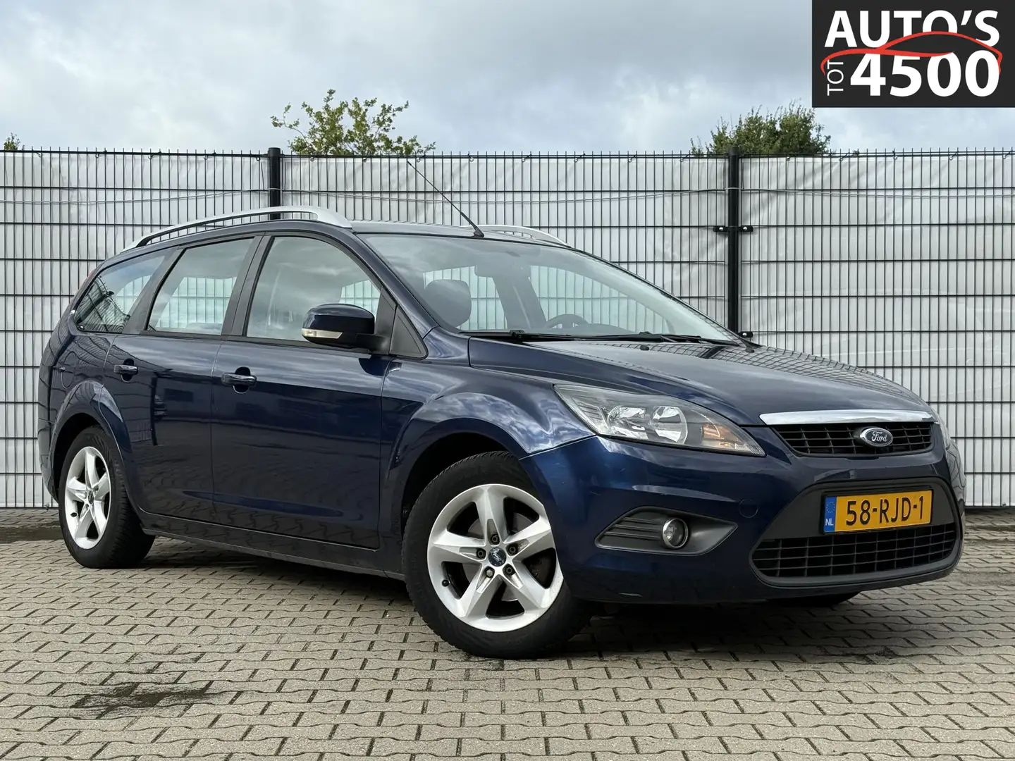 Ford Focus Wagon 1.6 Comfort Trekhaak! Airco! Blauw - 1