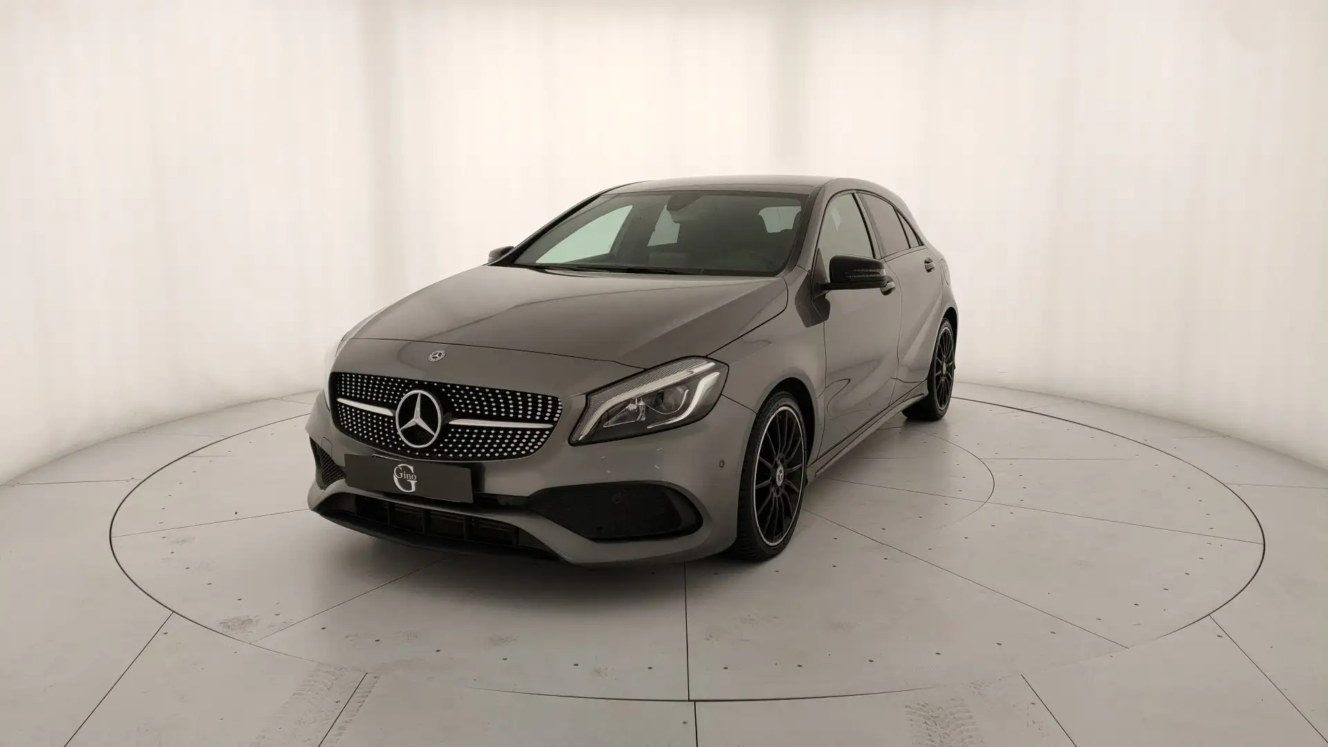 Mercedes-Benz A 180 d Premium my16 Grijs - 1