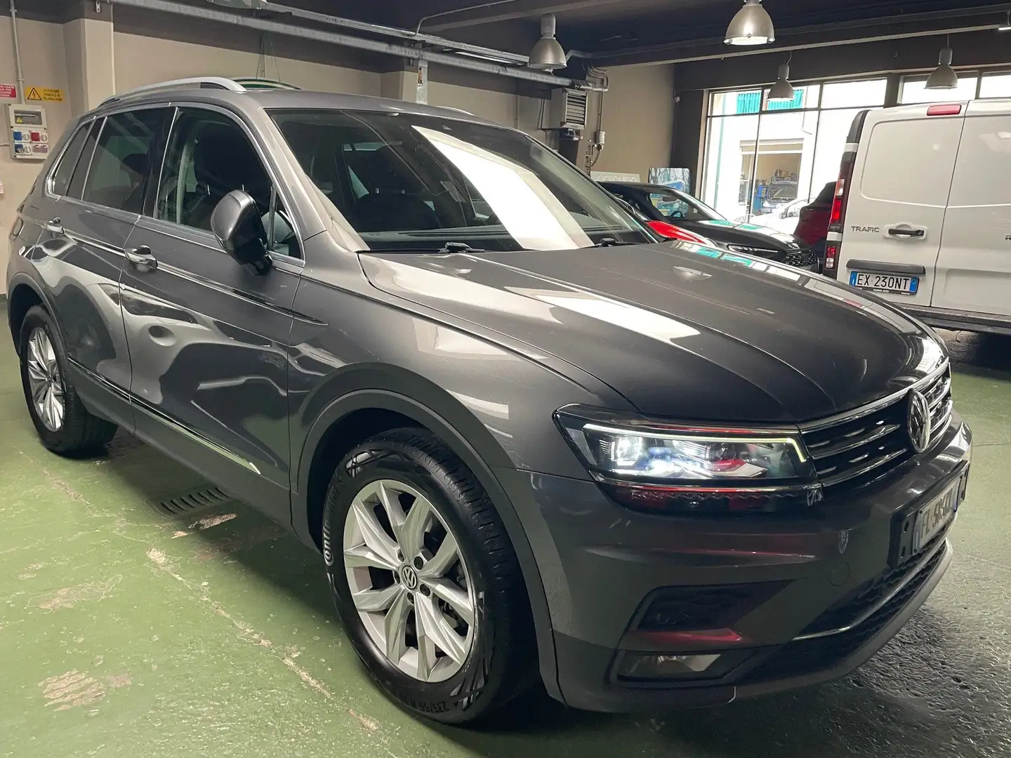 Volkswagen Tiguan 2.0 tdi Executive 4motion 150cv dsg Grigio - 2