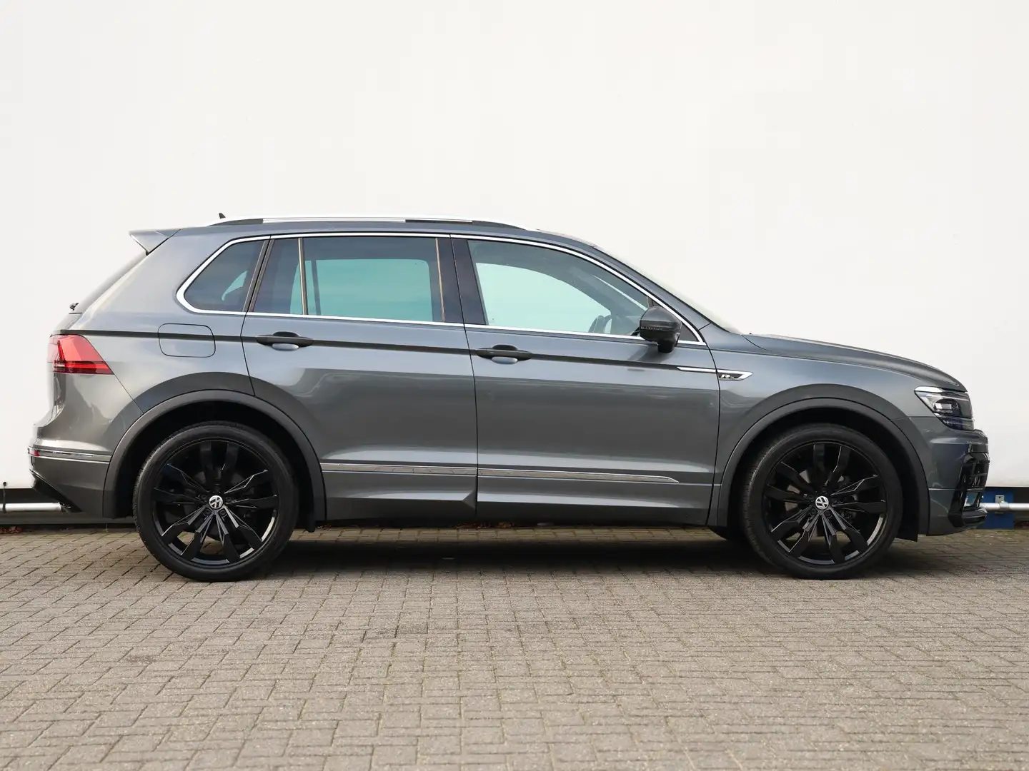 Volkswagen Tiguan 1.5 TSI ACT R-Line | 150PK DSG | Panoramadak | Hea Gris - 2