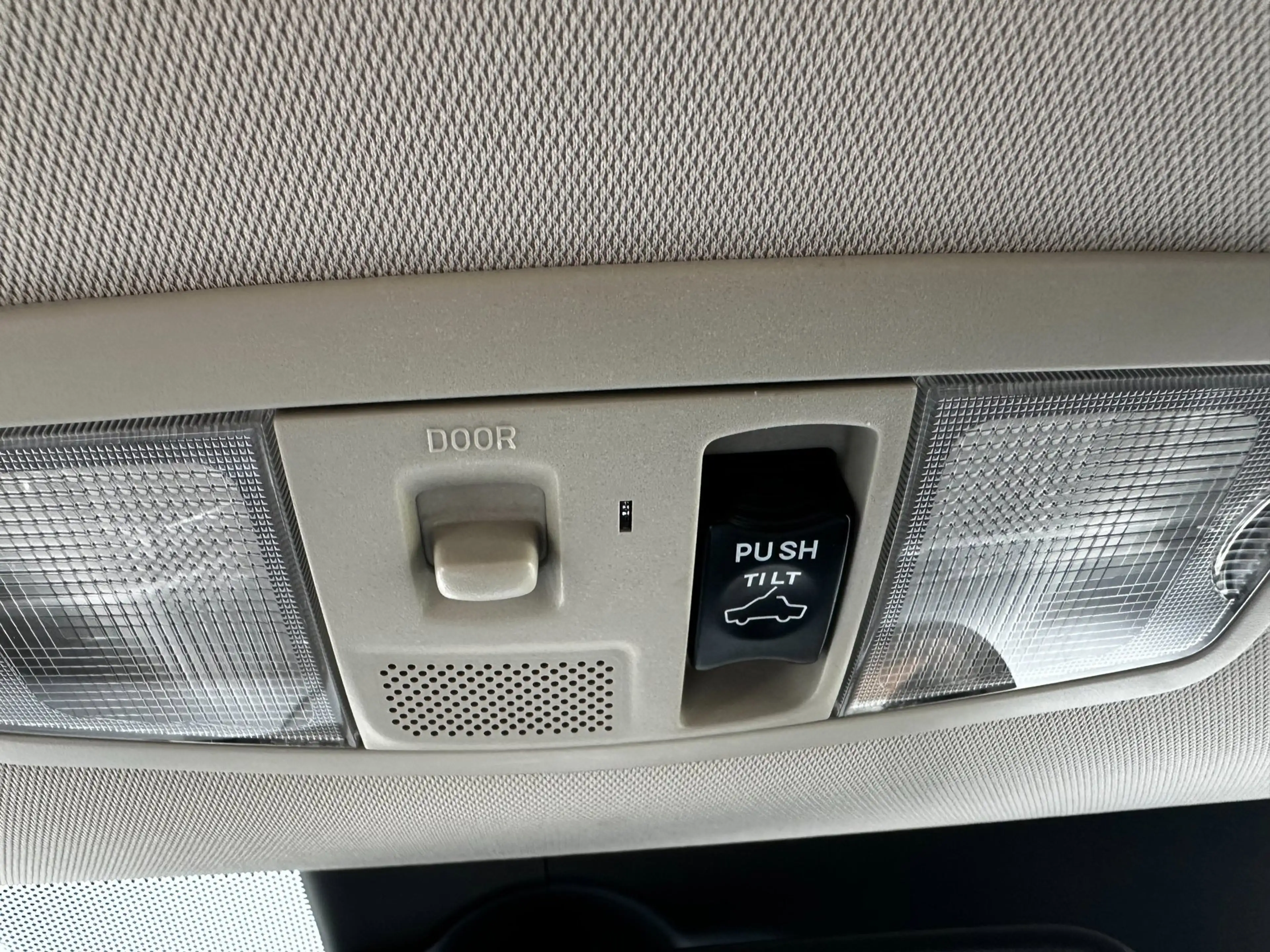 Mitsubishi Outlander 2.0 4WD 7p Intense+ Pano | Leder | Clima — photo 26