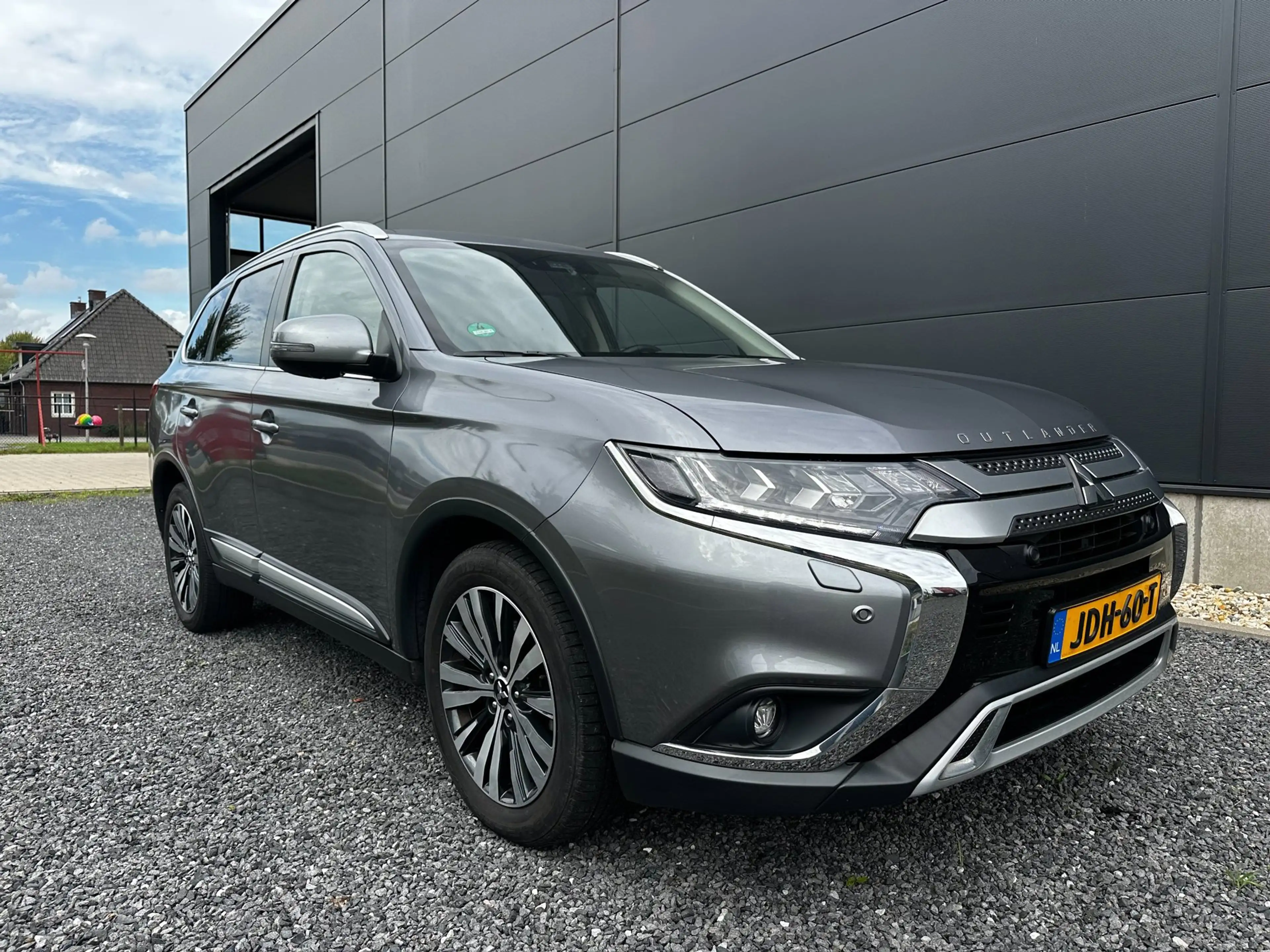 Mitsubishi Outlander 2.0 4WD 7p Intense+ Pano | Leder | Clima — photo 8