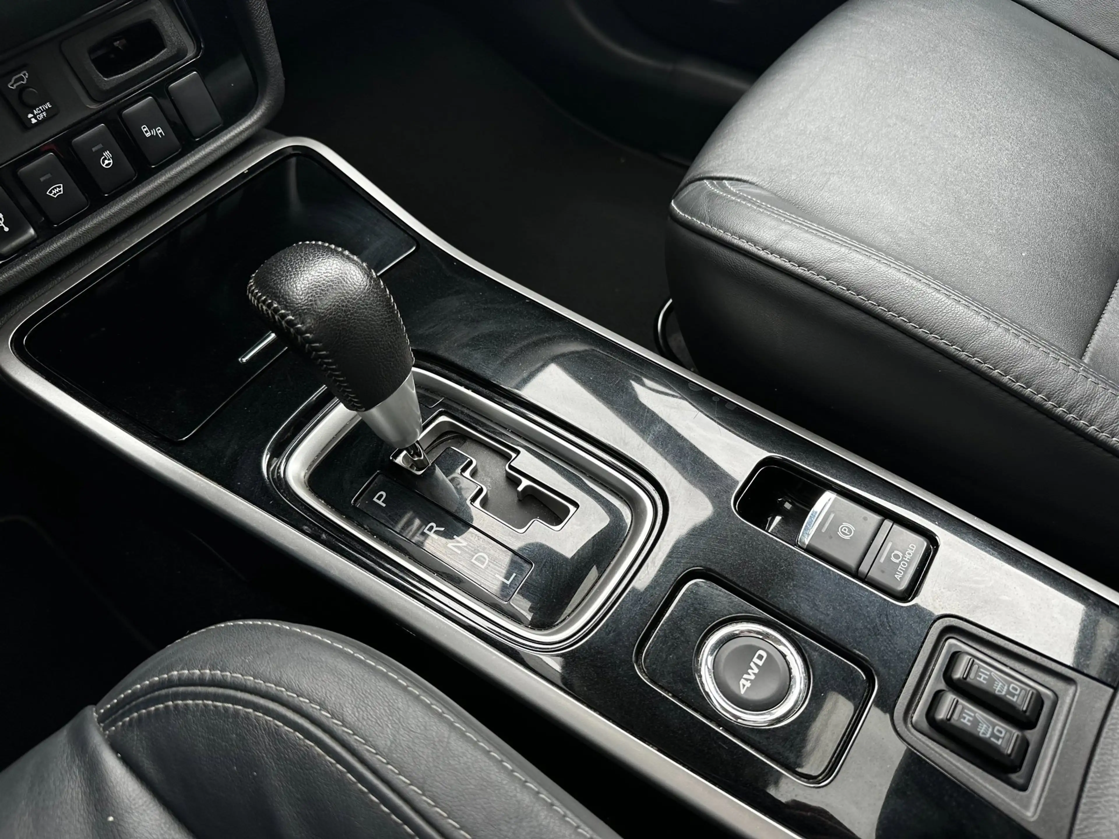 Mitsubishi Outlander 2.0 4WD 7p Intense+ Pano | Leder | Clima — photo 22