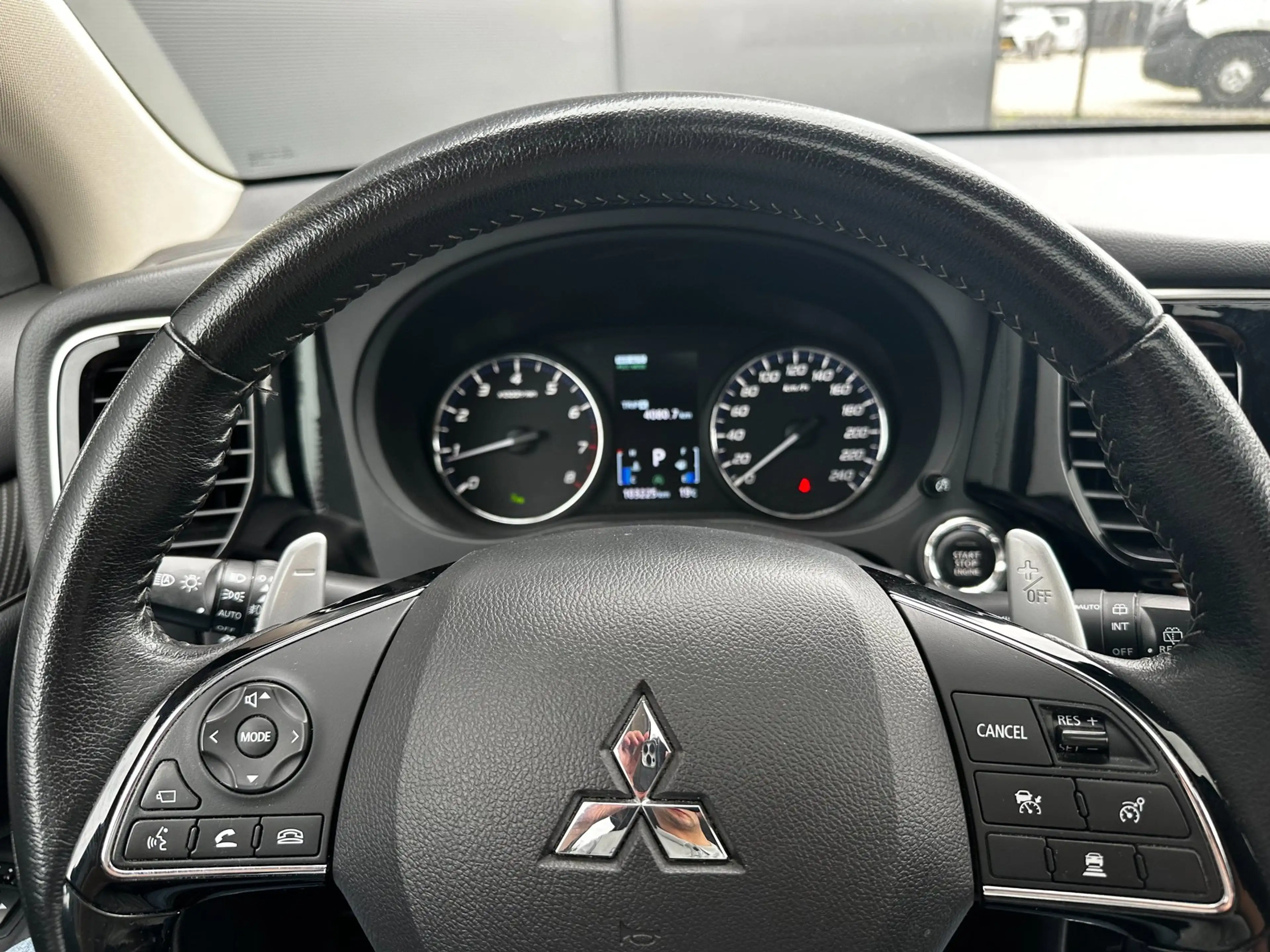 Mitsubishi Outlander 2.0 4WD 7p Intense+ Pano | Leder | Clima — photo 14