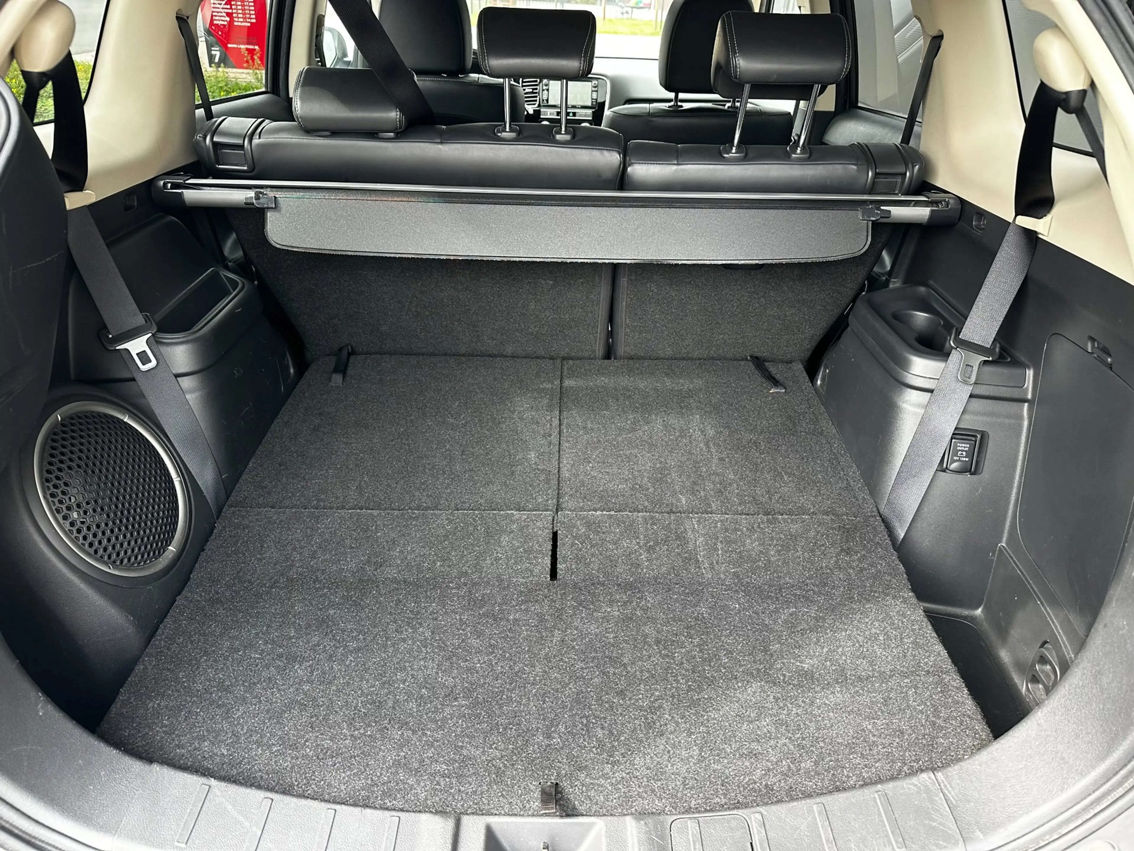 Mitsubishi Outlander 2.0 4WD 7p Intense+ Pano | Leder | Clima — photo 11