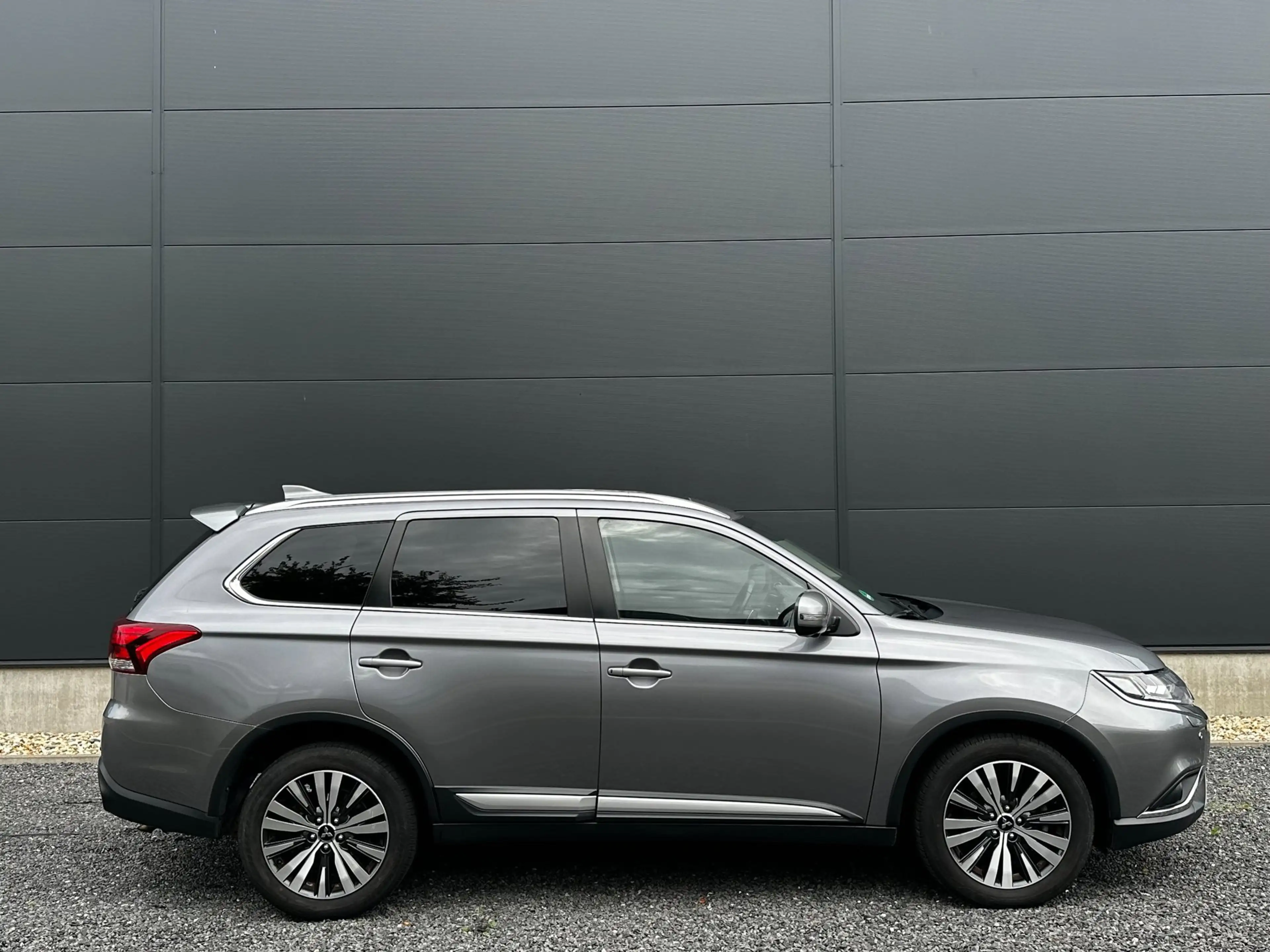 Mitsubishi Outlander 2.0 4WD 7p Intense+ Pano | Leder | Clima — photo 7