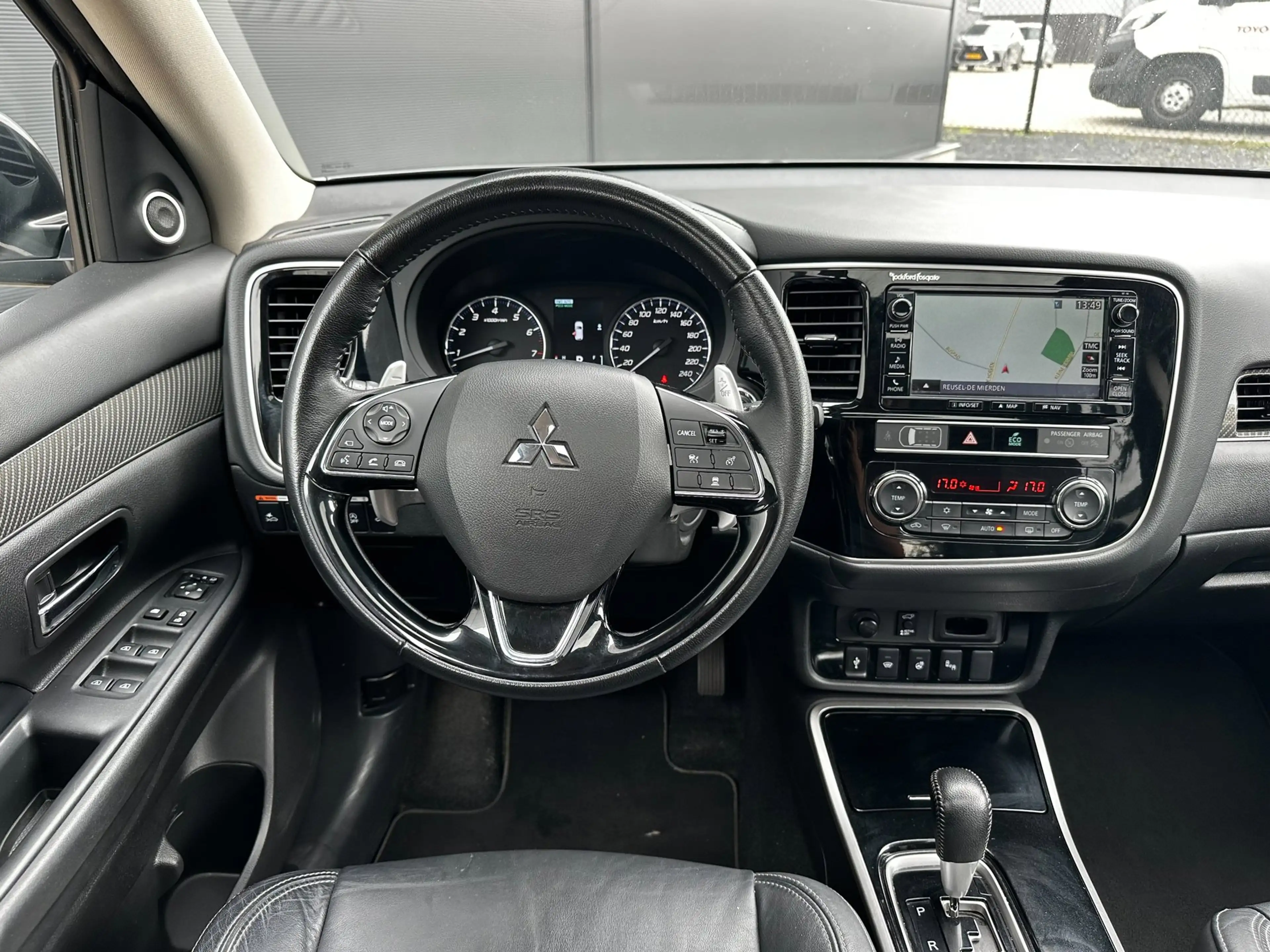 Mitsubishi Outlander 2.0 4WD 7p Intense+ Pano | Leder | Clima — photo 13