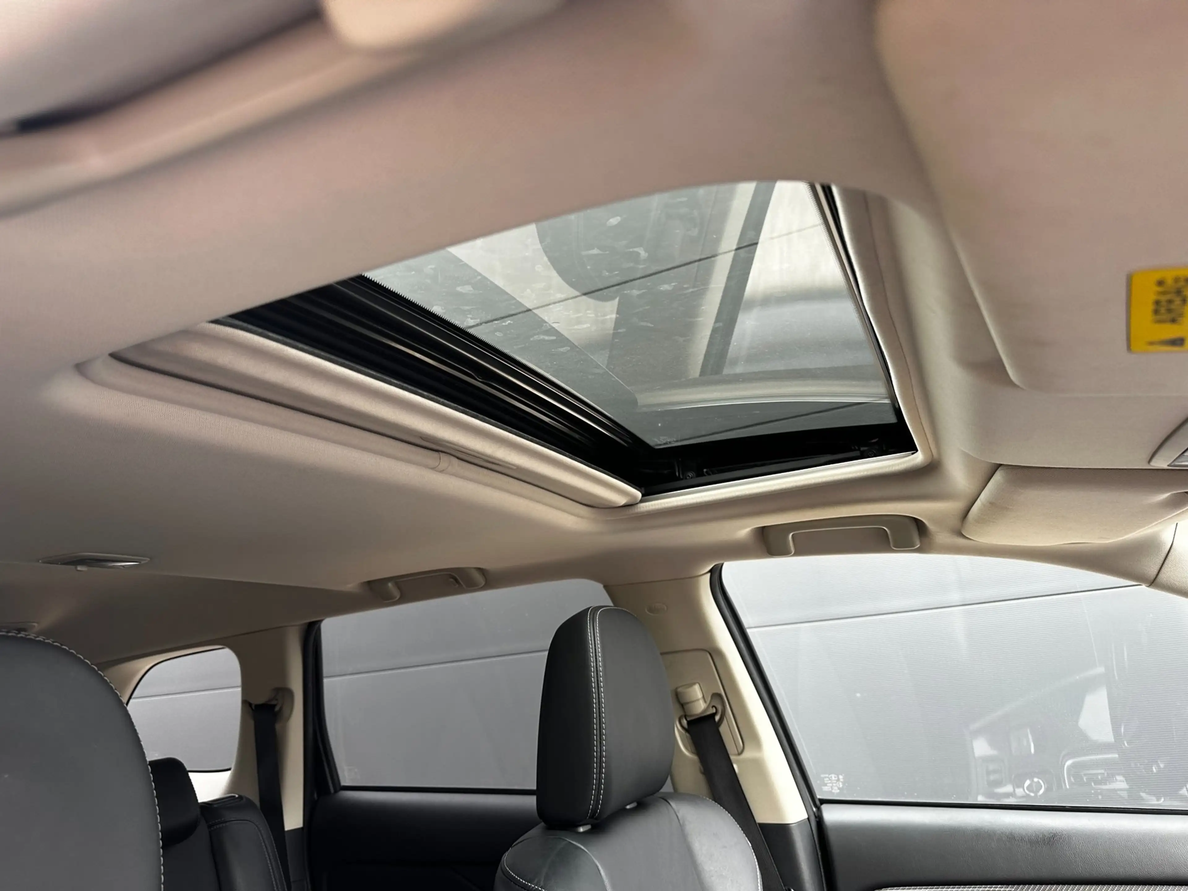 Mitsubishi Outlander 2.0 4WD 7p Intense+ Pano | Leder | Clima — photo 17