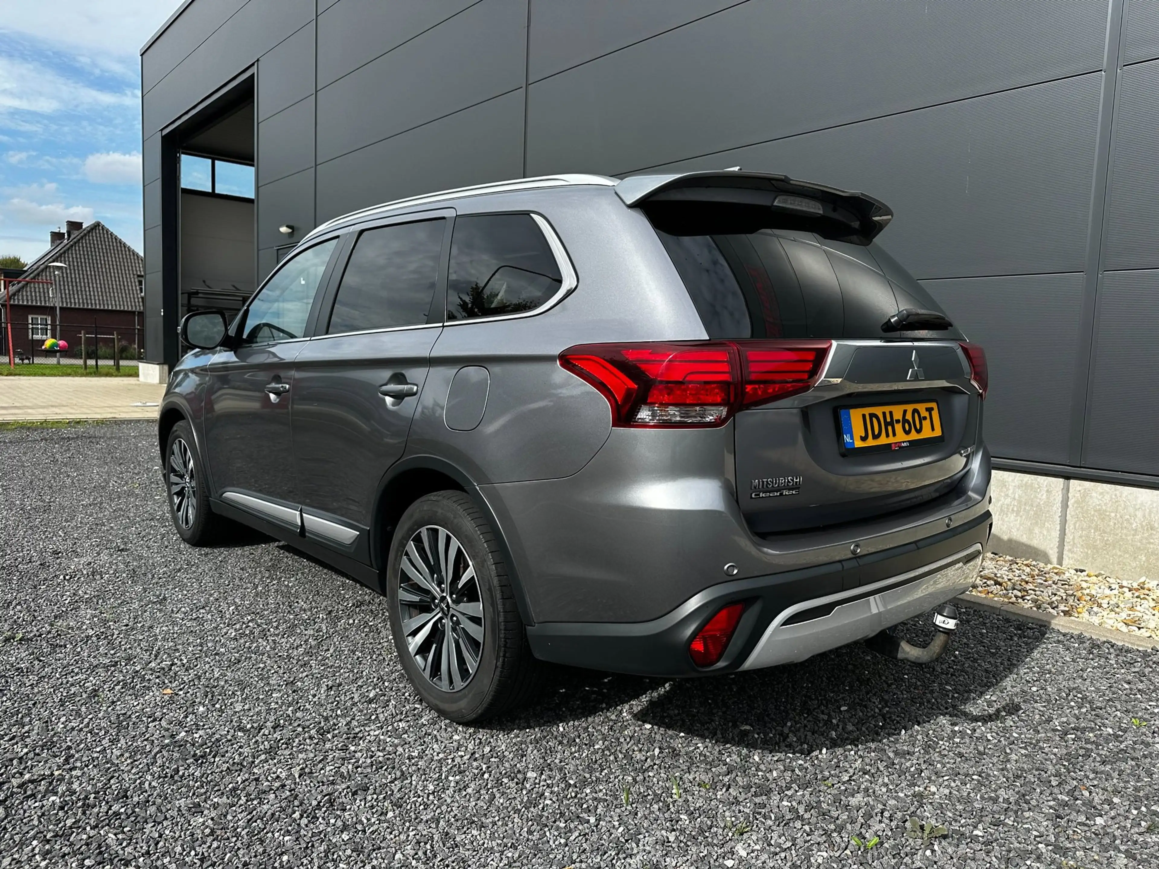 Mitsubishi Outlander 2.0 4WD 7p Intense+ Pano | Leder | Clima — photo 4