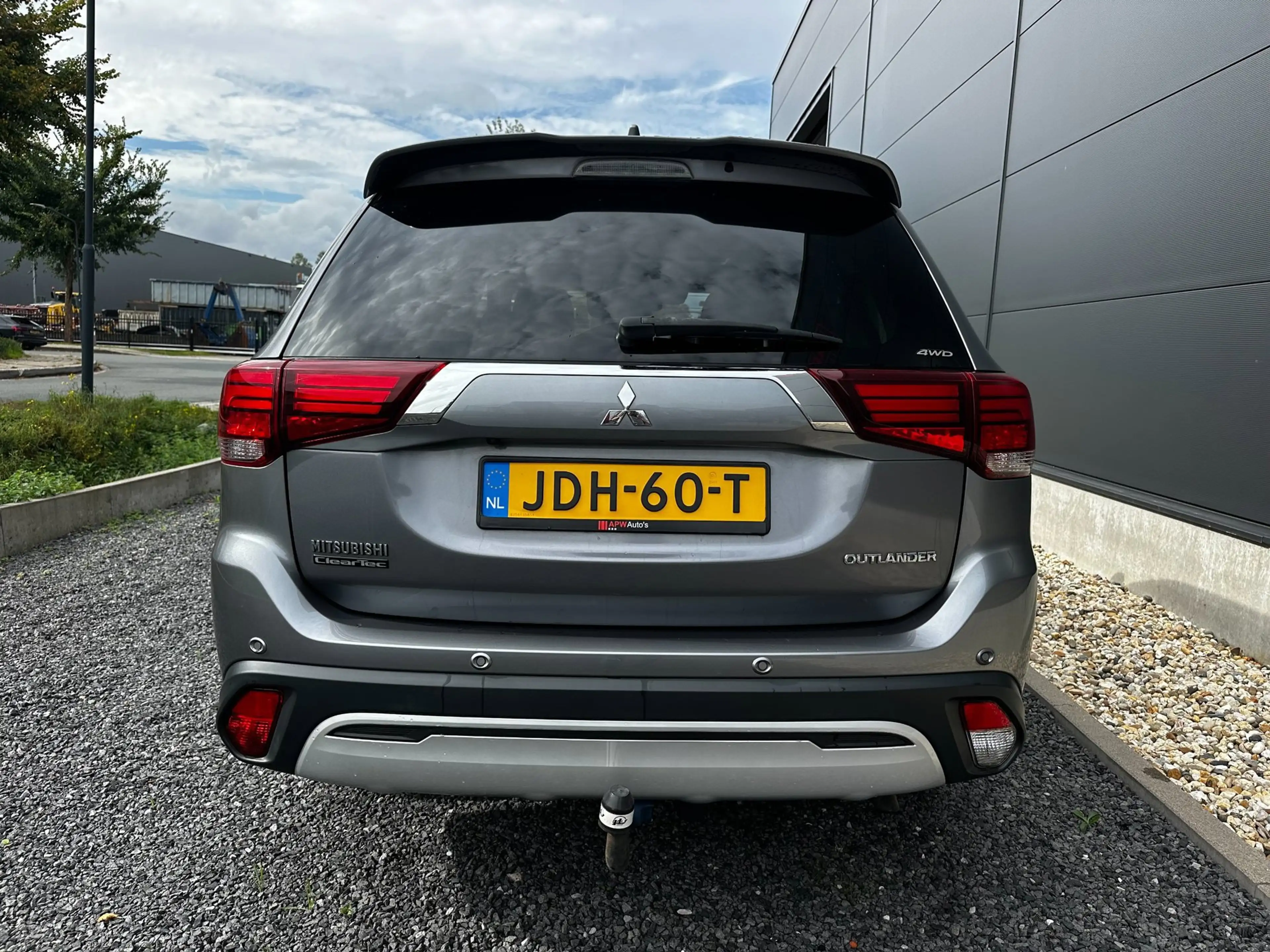 Mitsubishi Outlander 2.0 4WD 7p Intense+ Pano | Leder | Clima — photo 10