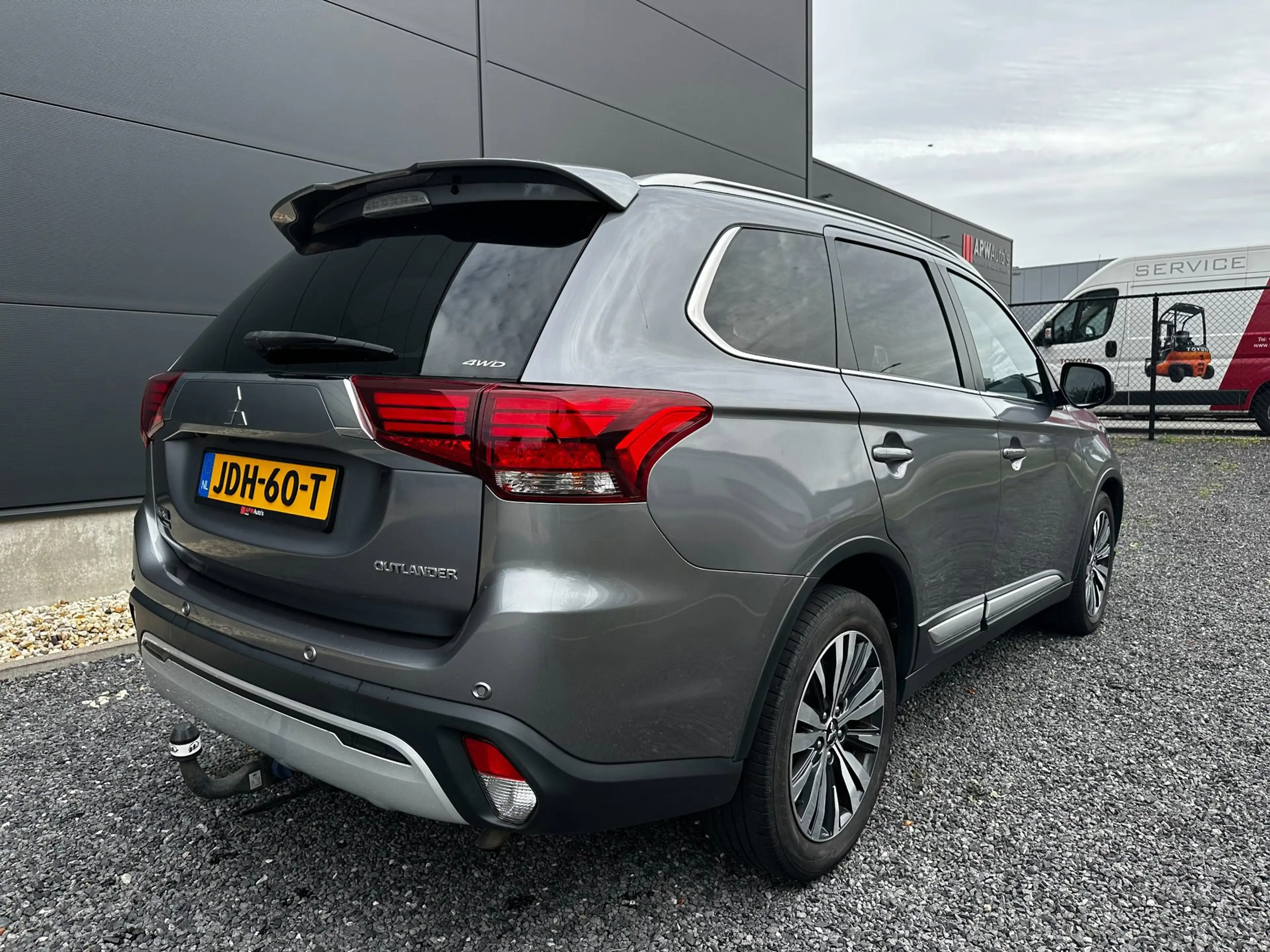 Mitsubishi Outlander 2.0 4WD 7p Intense+ Pano | Leder | Clima — photo 6