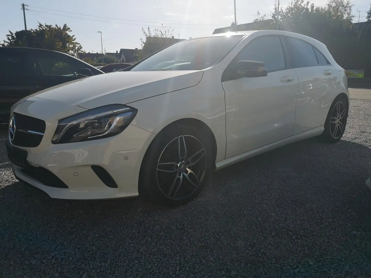 Mercedes-Benz A 250 PANO NIGHT STANDHEIZUNG AMG 18 ZOLL Biały - 1