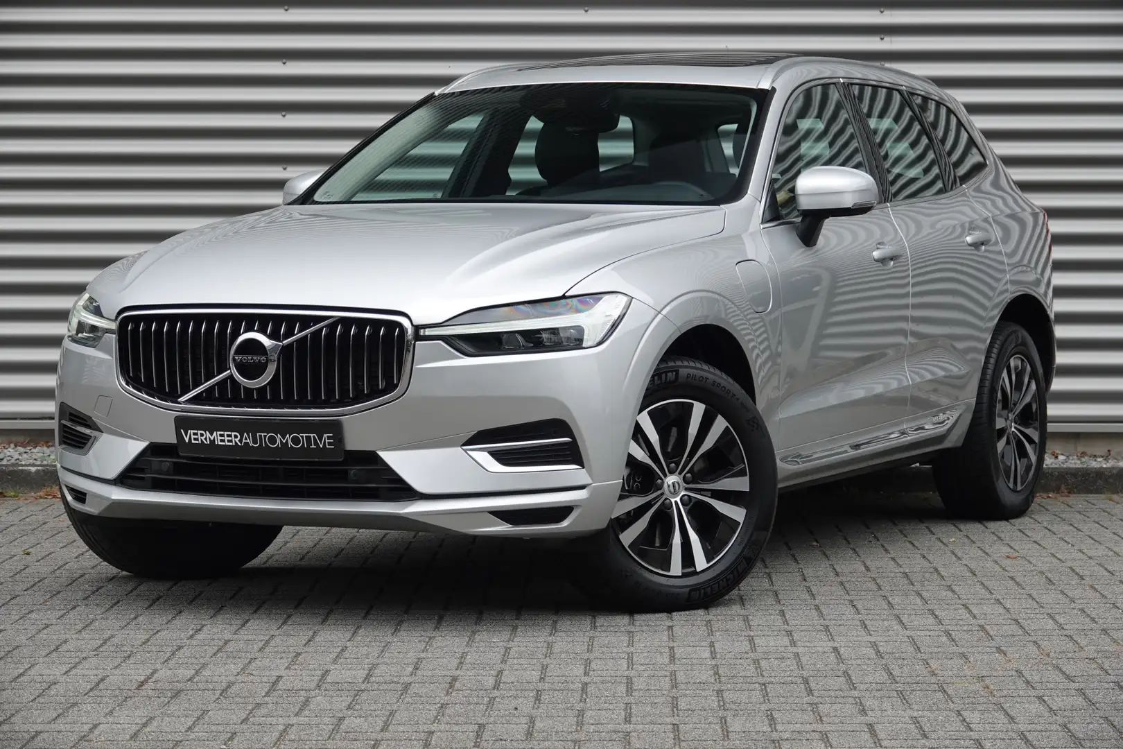 Volvo XC60 2.0 T6 Plug-in hybrid AWD Inscription Expression | Zilver - 1