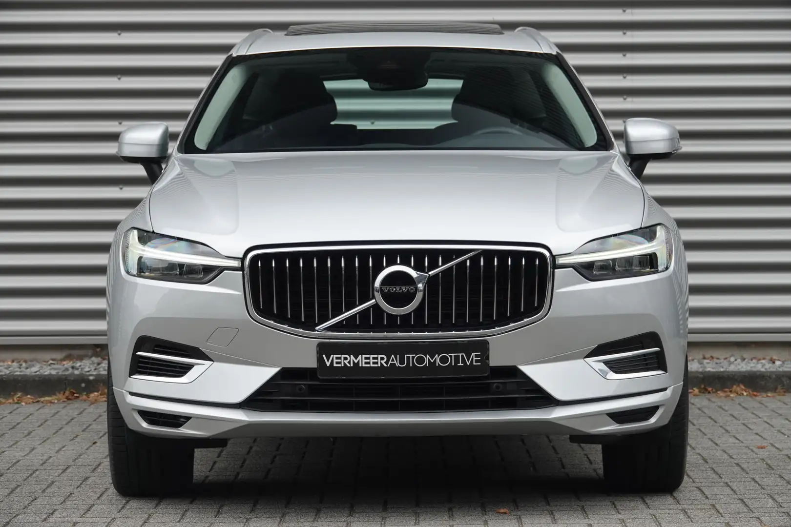 Volvo XC60 2.0 T6 Plug-in hybrid AWD Inscription Expression | Zilver - 2