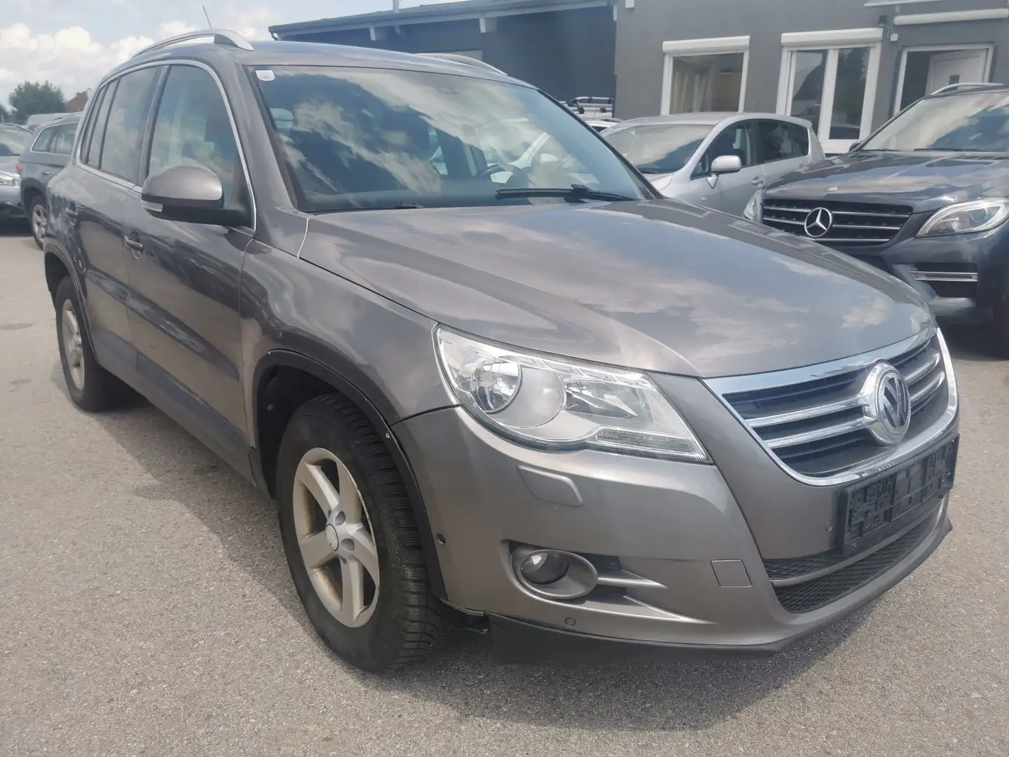 Volkswagen Tiguan Sport Grau - 2