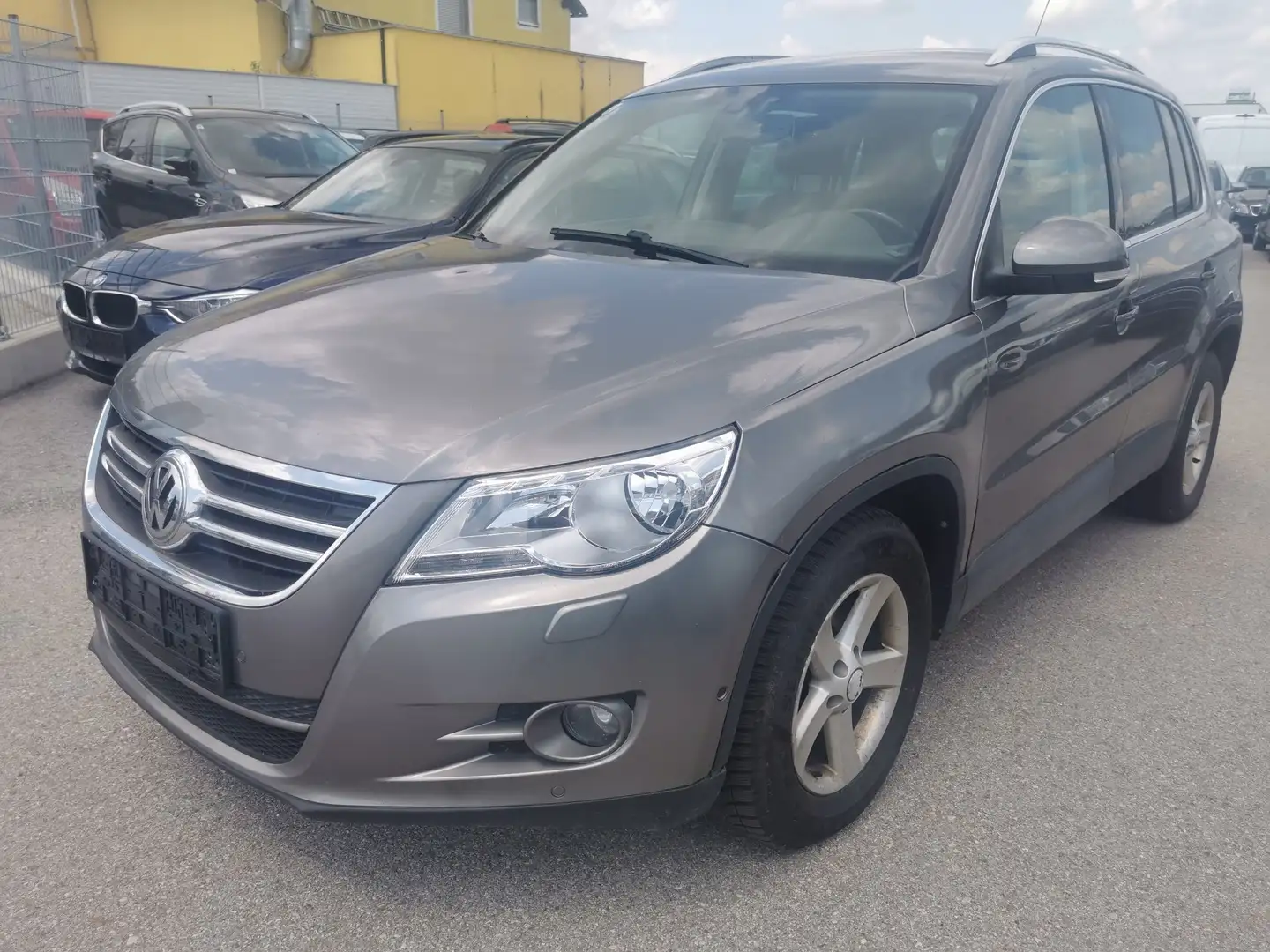 Volkswagen Tiguan Sport Grau - 1