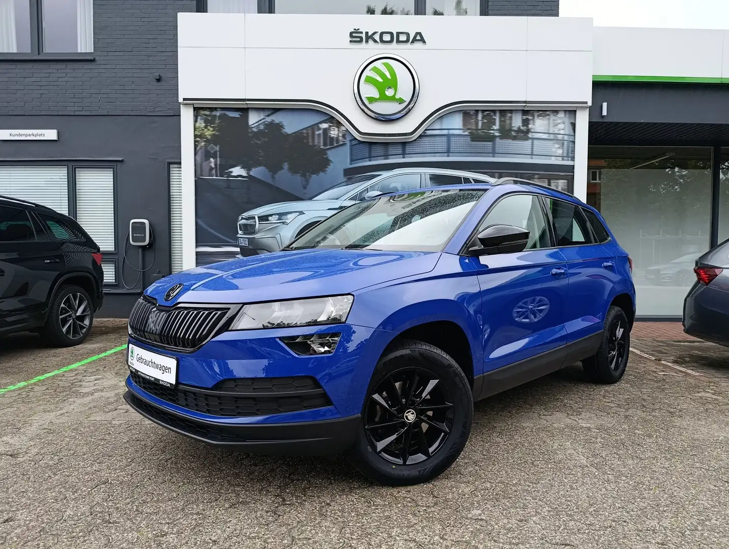 Skoda Karoq Active Black Edition Blauw - 1