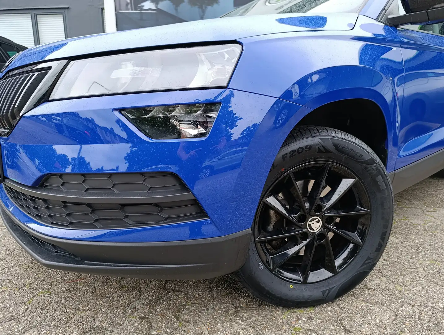 Skoda Karoq Active Black Edition Blauw - 2