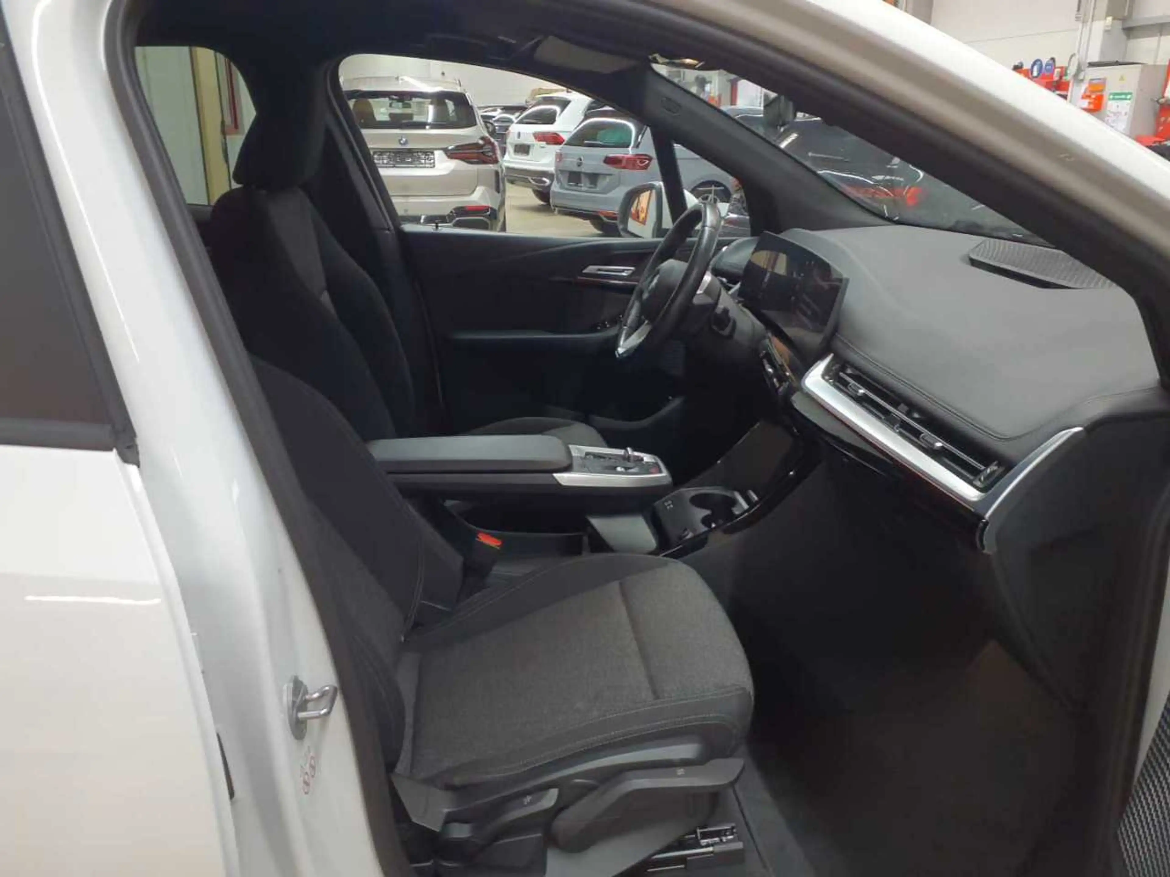 BMW 218 218d Active Tourer Aut. Navi Pano SHZ — photo 8