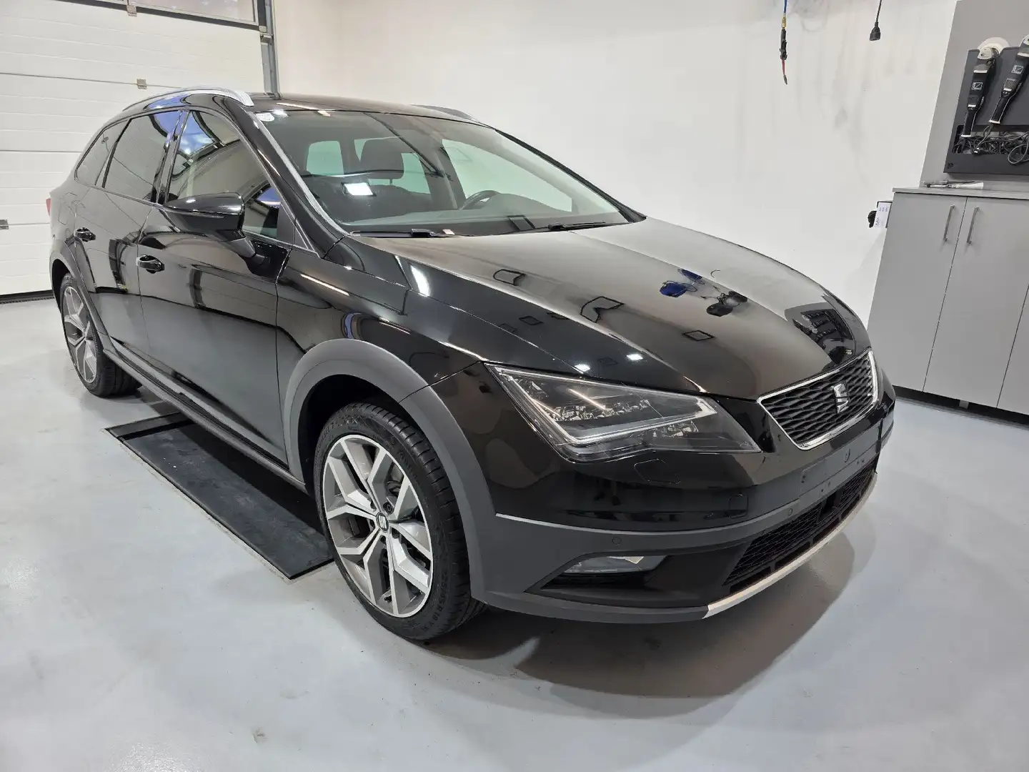 SEAT Leon X-Perience Schwarz - 2