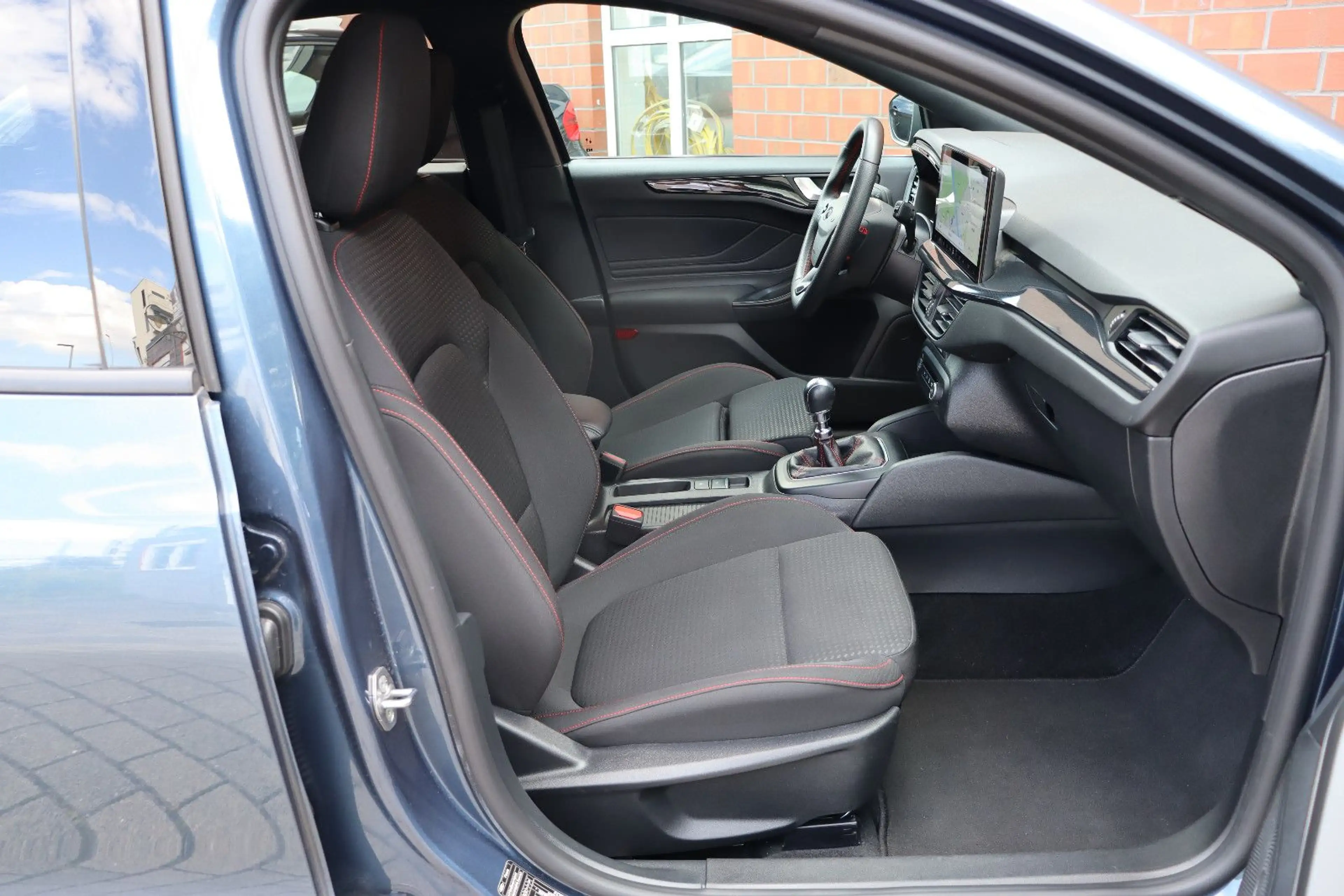 Ford Focus Turnier 1.0 EcoBoost ST-Line LED Navi 1.HD — photo 12
