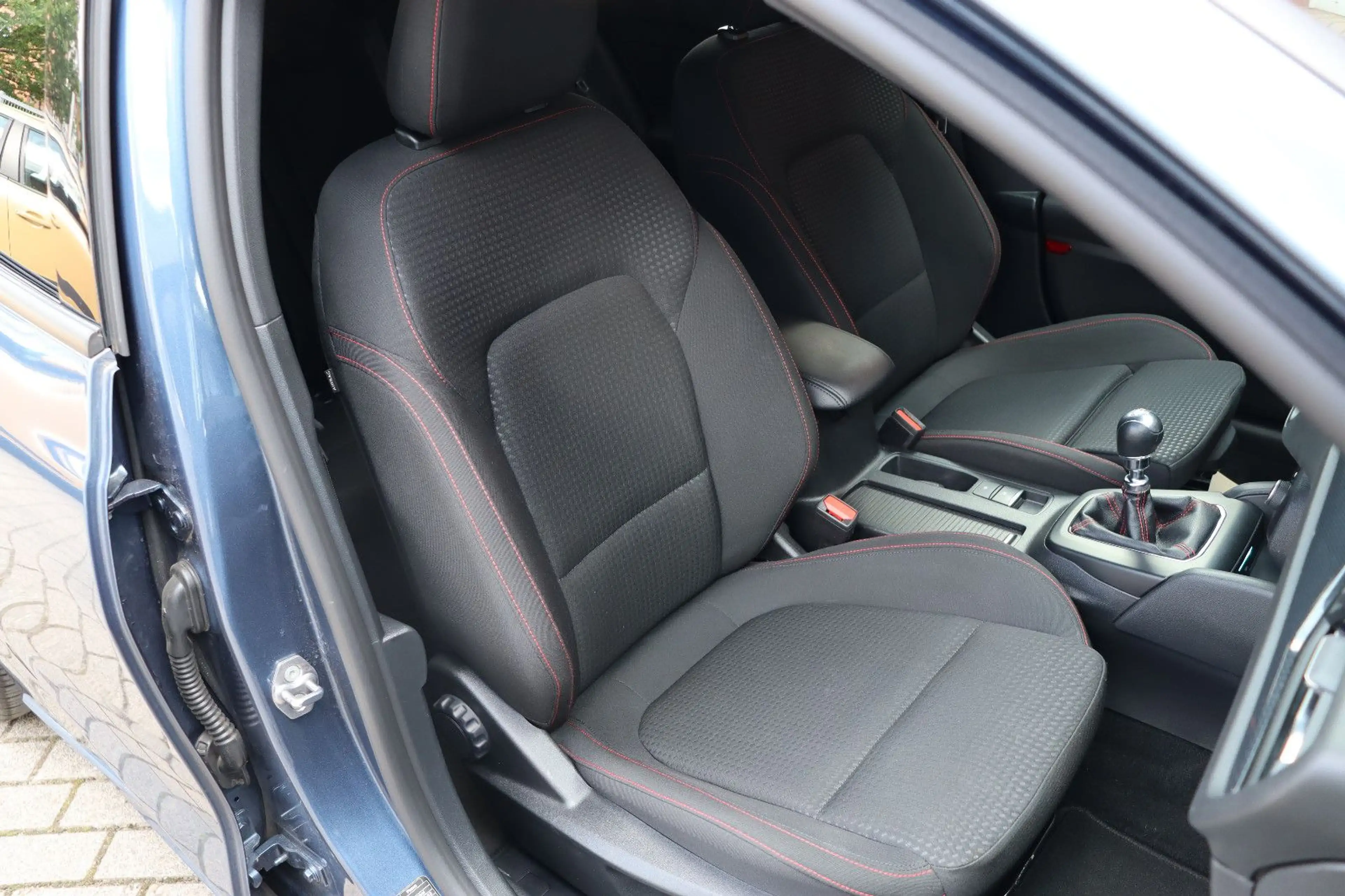 Ford Focus Turnier 1.0 EcoBoost ST-Line LED Navi 1.HD — photo 14
