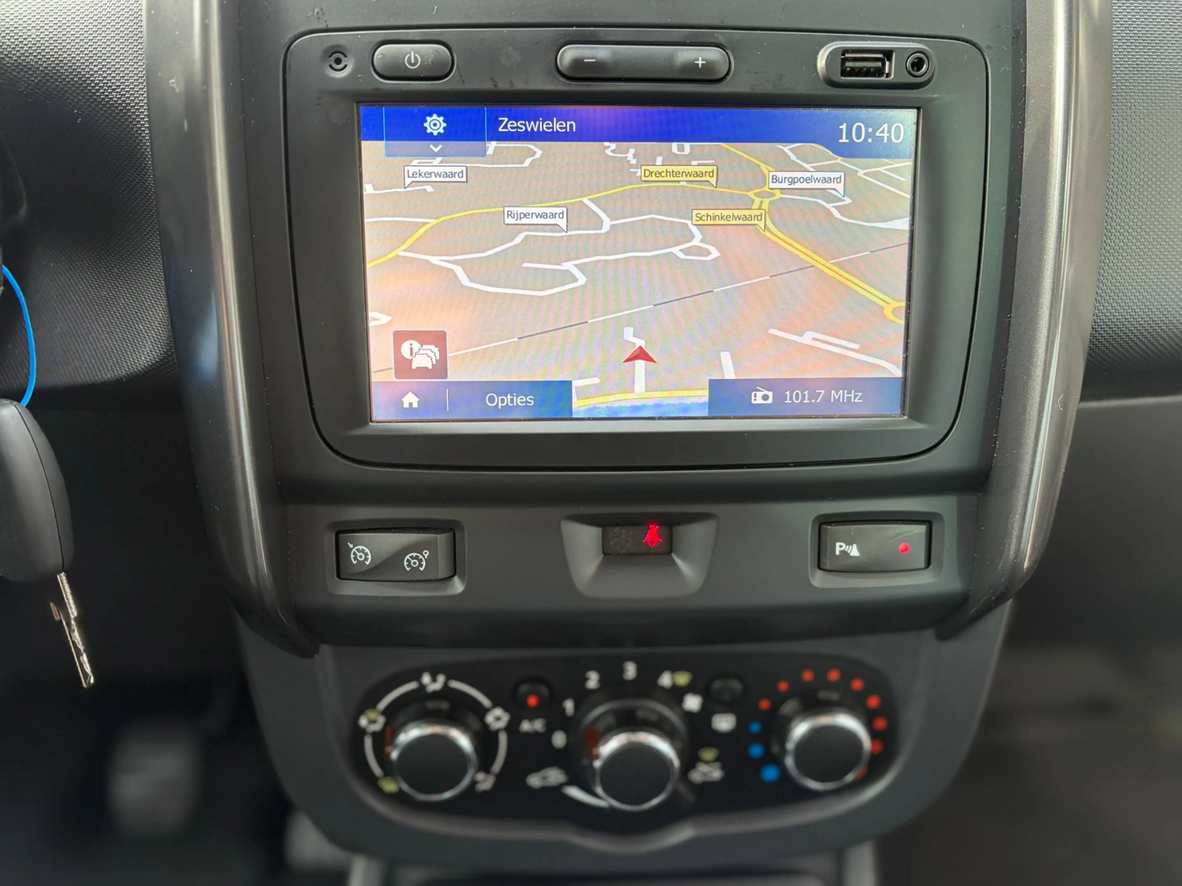 Dacia Duster 1.2 TCe 4x2 Prestige Leer Navi Cruise Airco Trekha — photo 12
