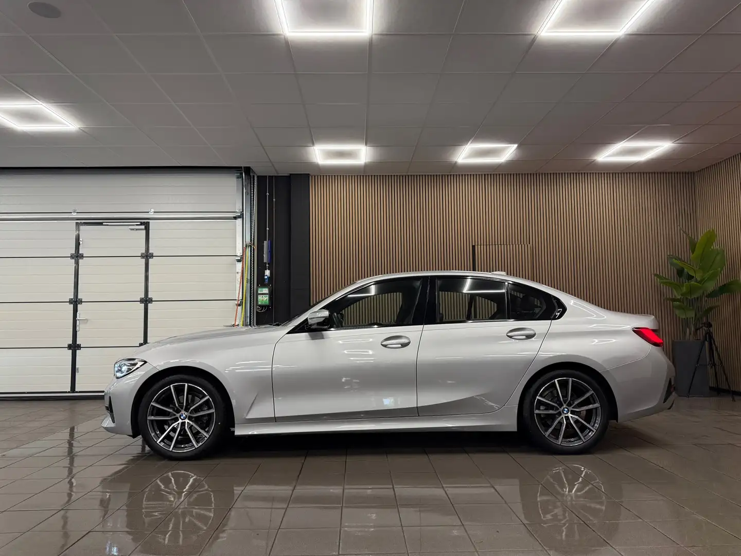 BMW 318 3-serie 318i High Executive Edition * 1e Eig / Dea Gris - 2