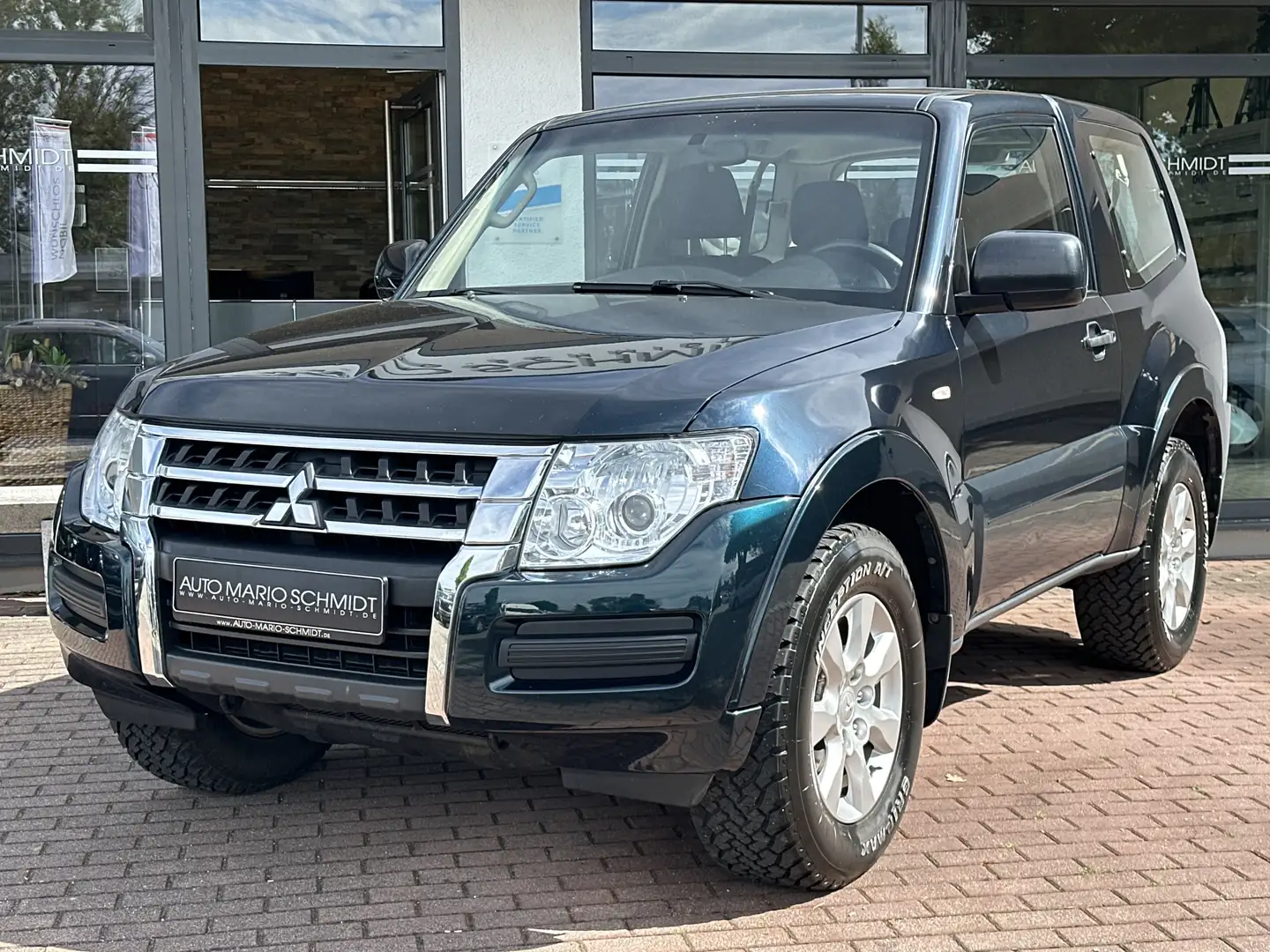 Mitsubishi Pajero 3.2 DI-D Automatik 3 türig 4x4 Vert - 1