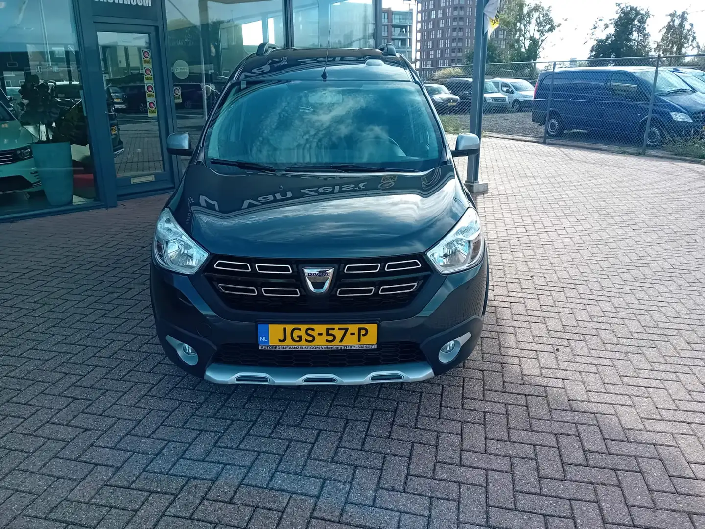 Dacia Dokker 1.6 SCe Stepway, Airco, Multimediasysteem, Navigat Grijs - 2