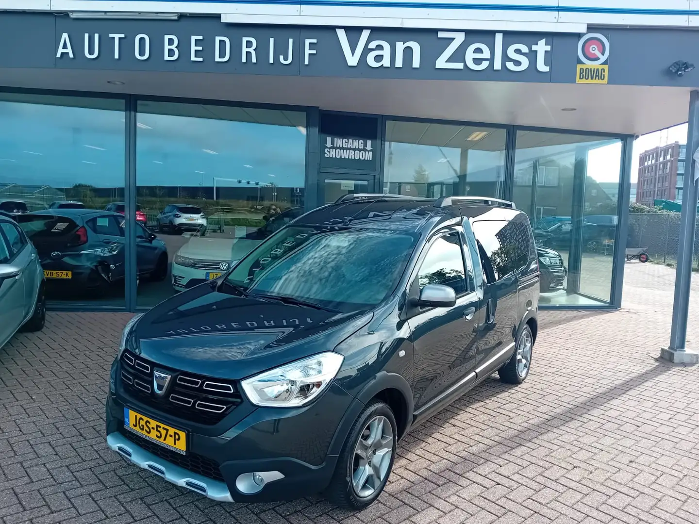 Dacia Dokker 1.6 SCe Stepway, Airco, Multimediasysteem, Navigat Grijs - 1