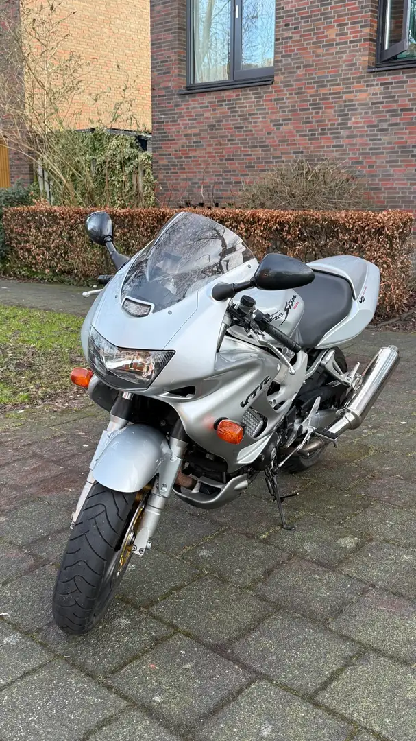 Honda VTR 1000 Серебристый - 1
