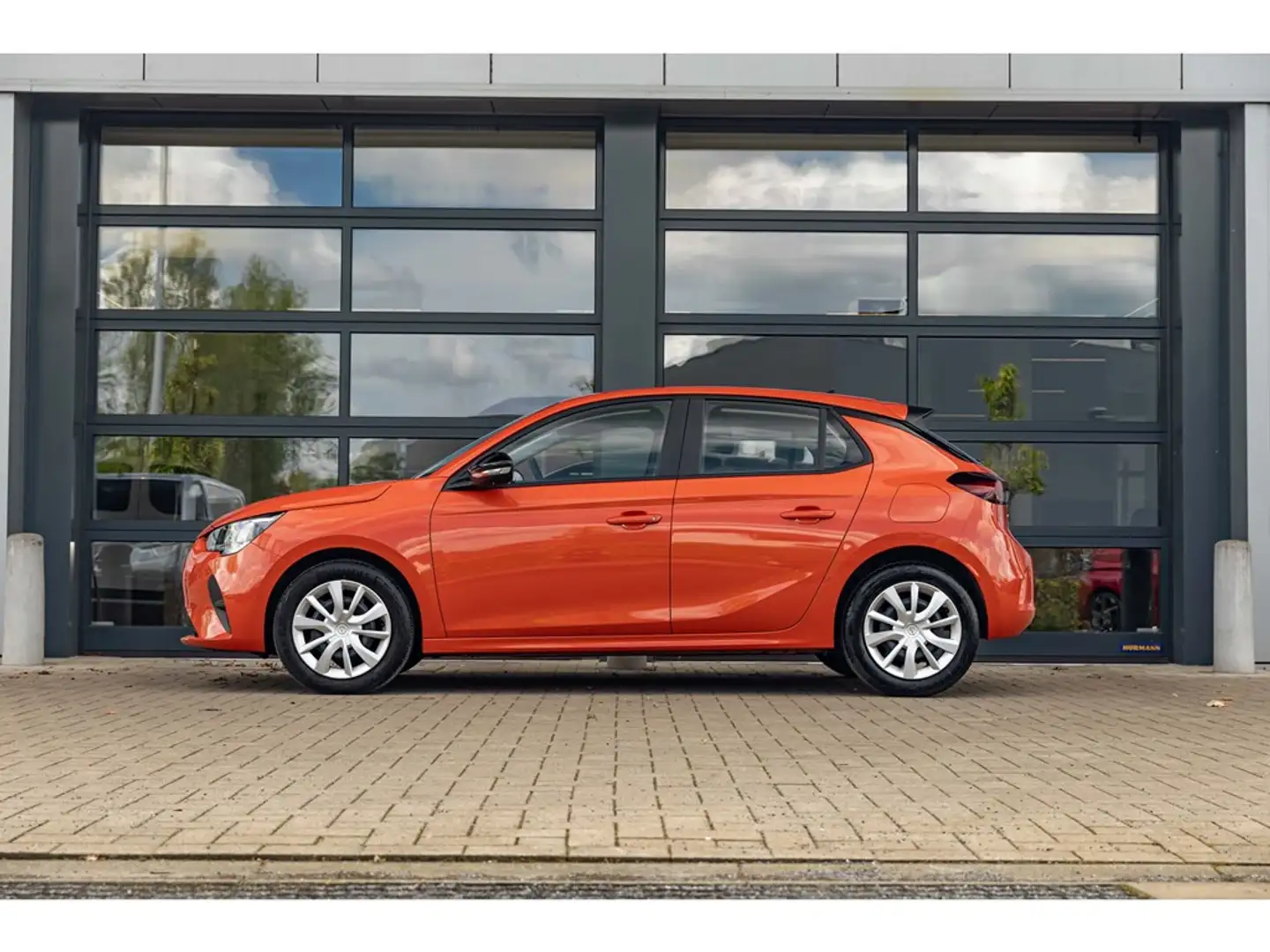 Opel Corsa 1.2 Benz. - 75 PK - Parkeersens. achter - Airco - Orange - 2