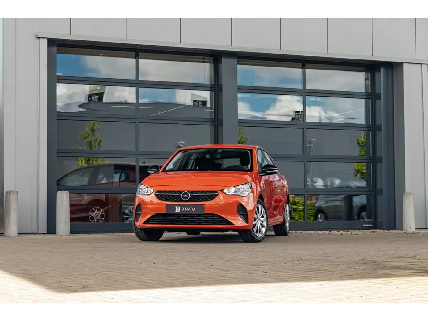 Opel Corsa 1.2 Benz. - 75 PK - Parkeersens. achter - Airco - Orange - 1