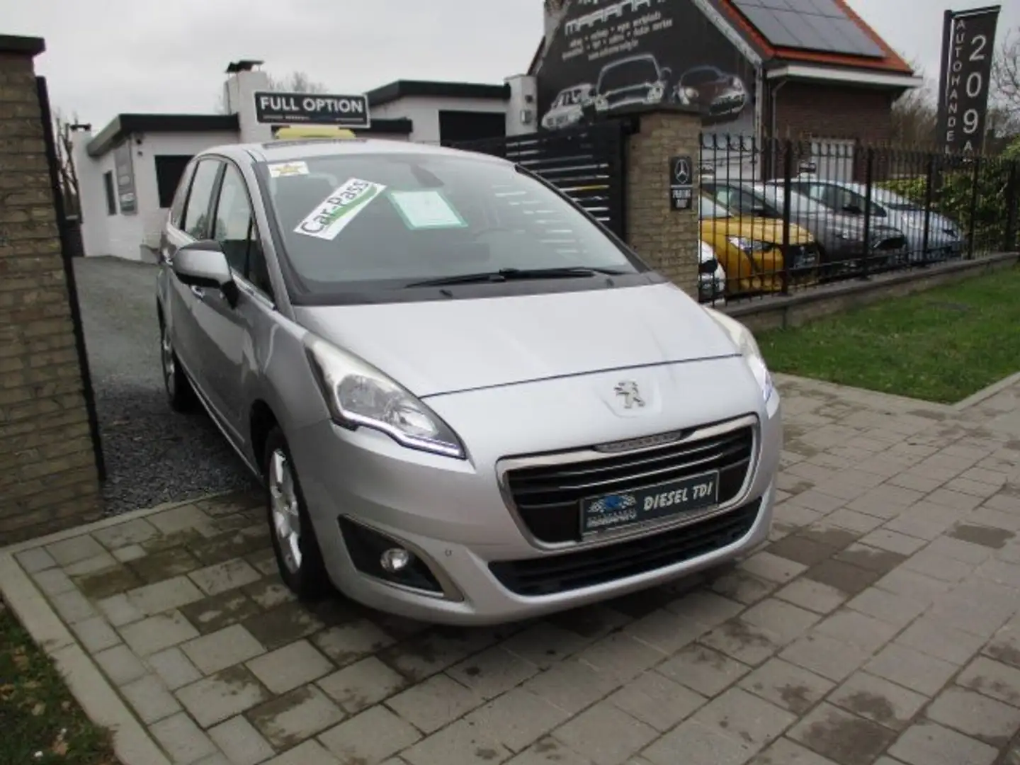 Peugeot 5008 1.6 BlueHDi PREMIUM 7PLAATSEN EURO6B NAVI PDC ALU Zilver - 1