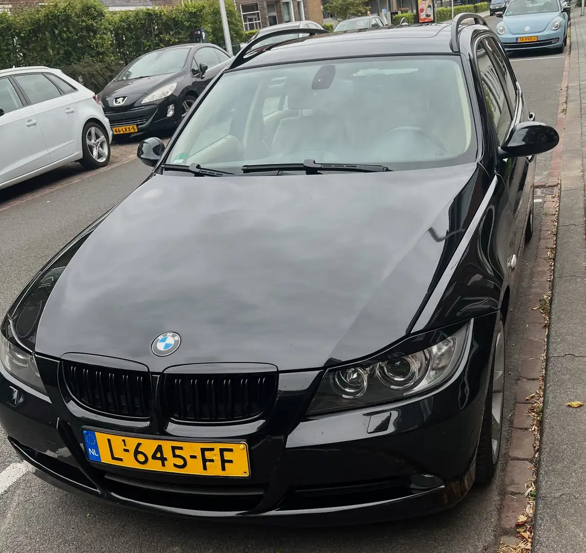 BMW 325 325xi Zwart - 1