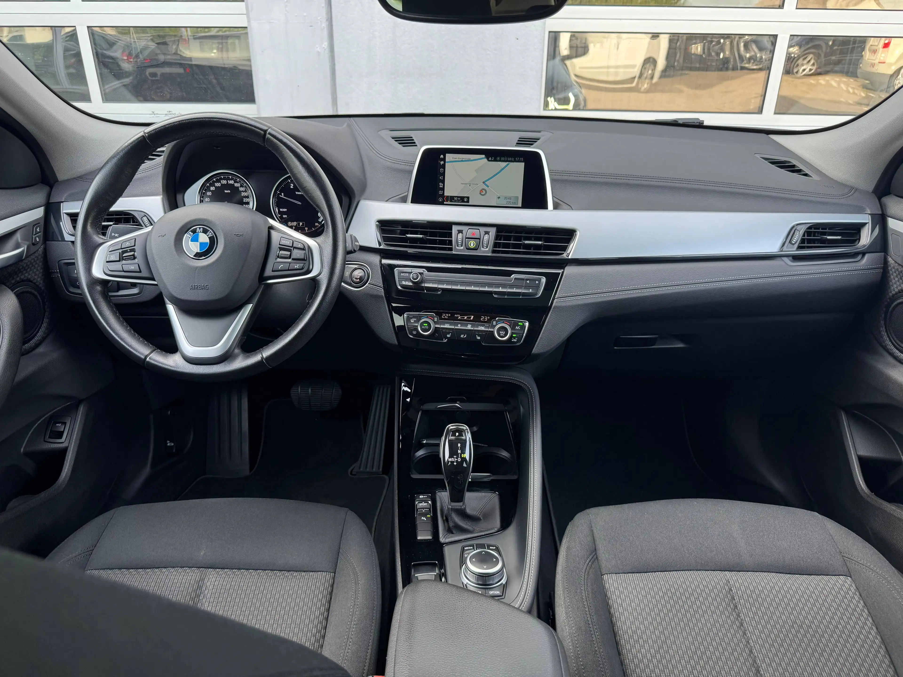 BMW X2 sDrive 18 d Aut. LED/Panoramadach/Bluetooth — photo 11