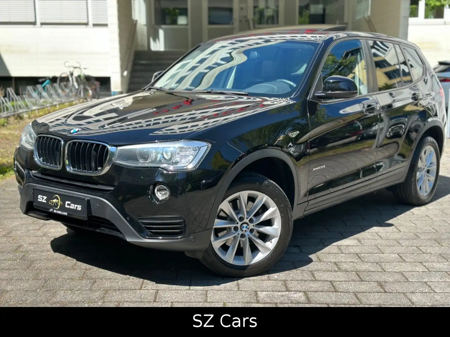 BMW X3 xDrive 20 i*PANO*BI-XENON*NAVI*AUT Zwart - 1