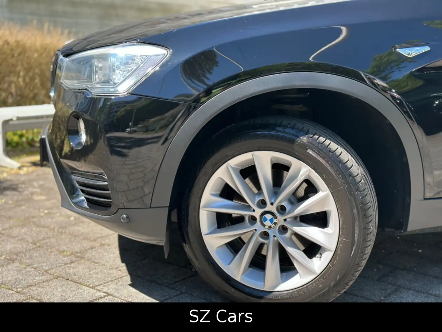 BMW X3 xDrive 20 i*PANO*BI-XENON*NAVI*AUT Zwart - 2