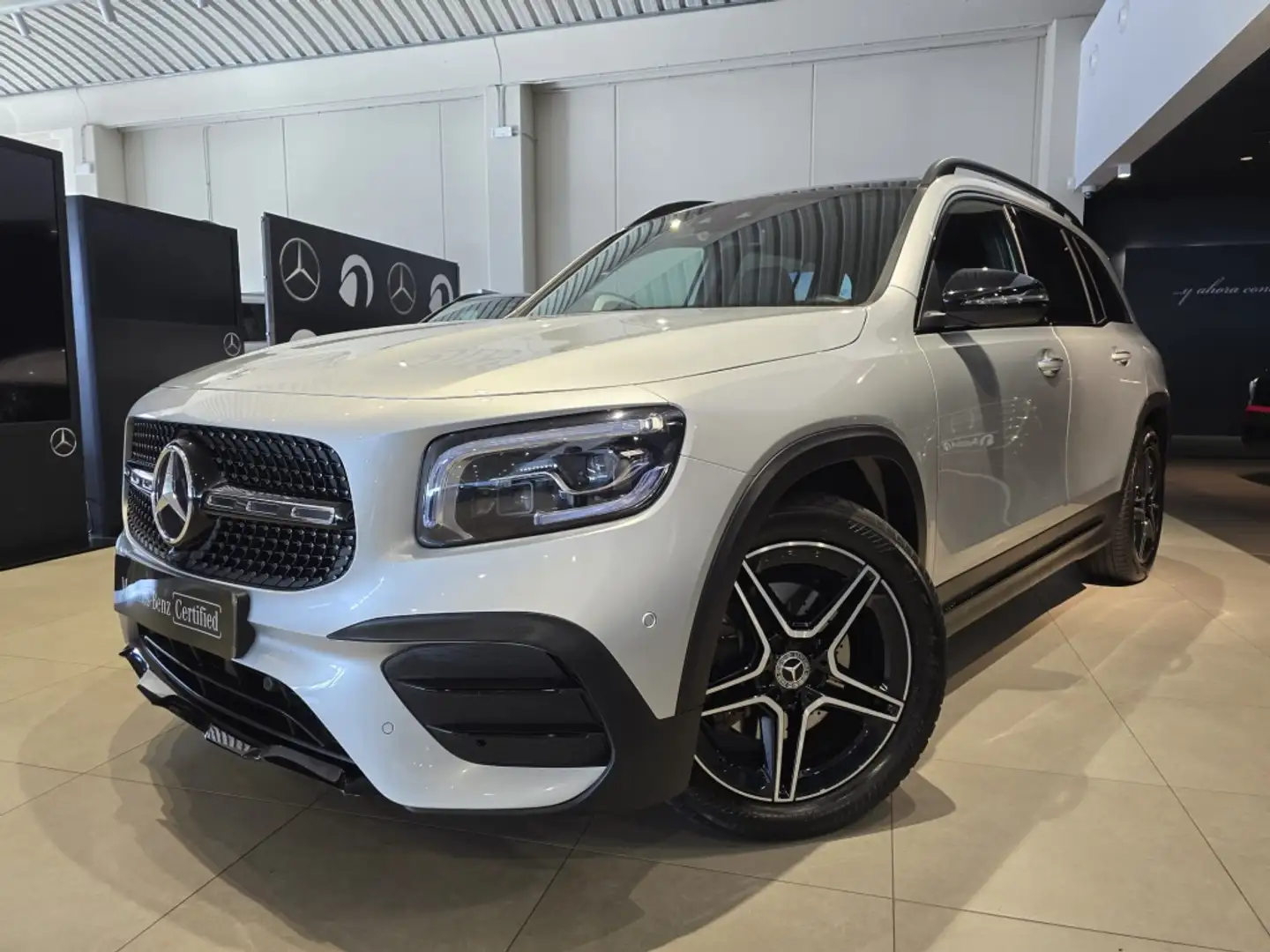 Mercedes-Benz GLB 200 200d 8G-DCT Plateado - 1